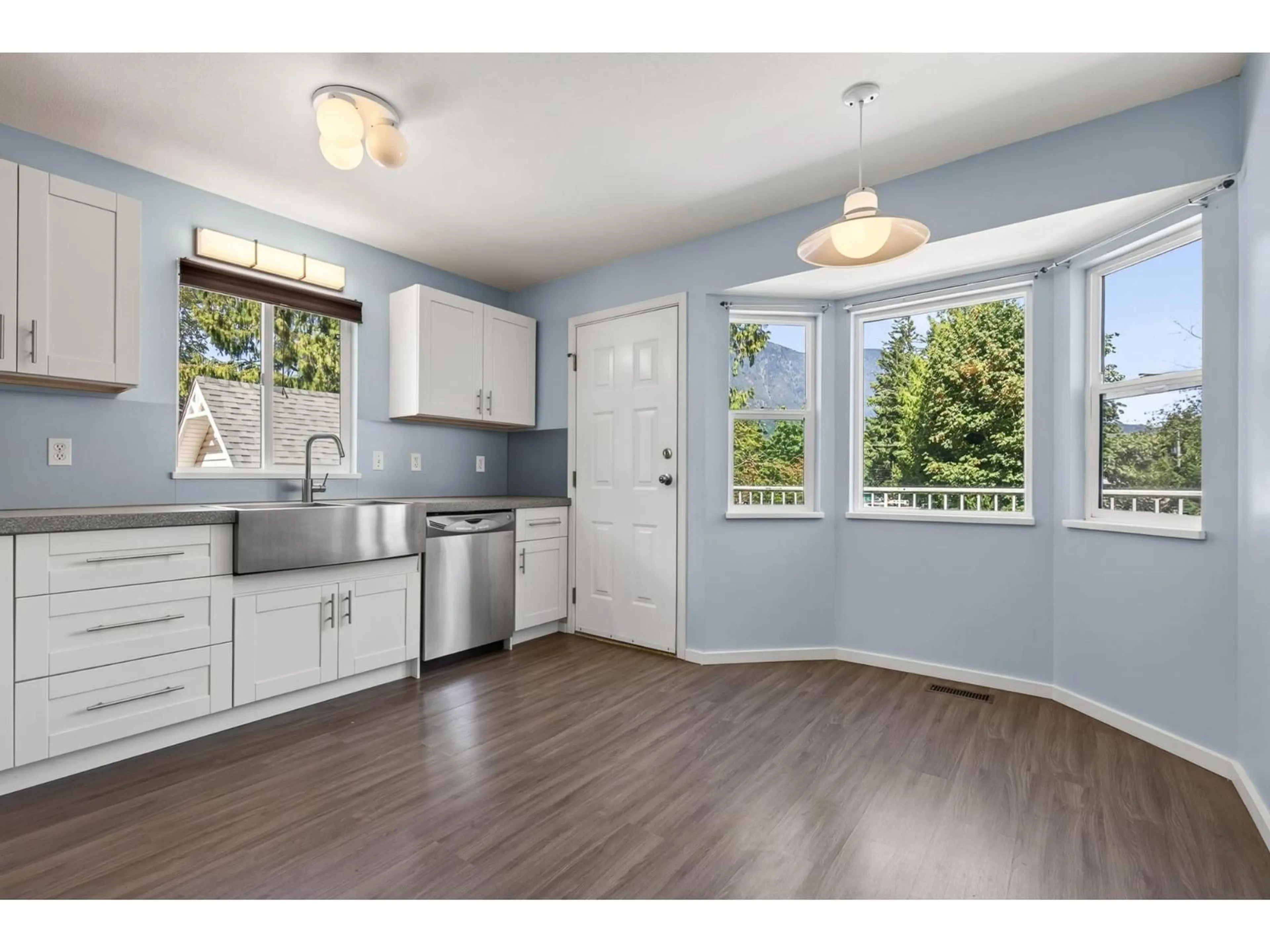 Open concept kitchen, unknown for 63909 OLD YALE ROAD, Hope British Columbia V0X1L2