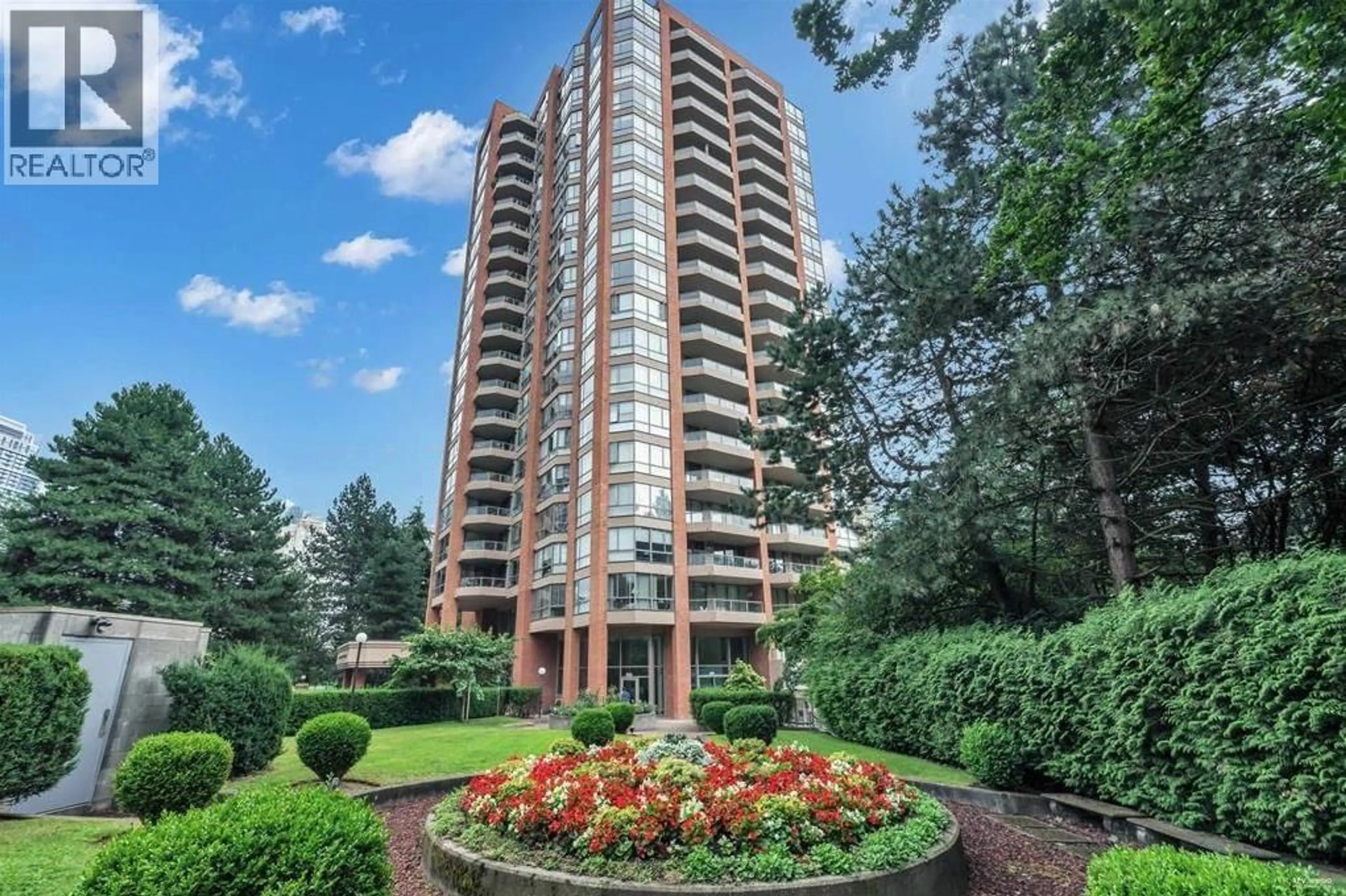 Indoor foyer for 602 - 4350 BERESFORD STREET, Burnaby British Columbia V5H4K9