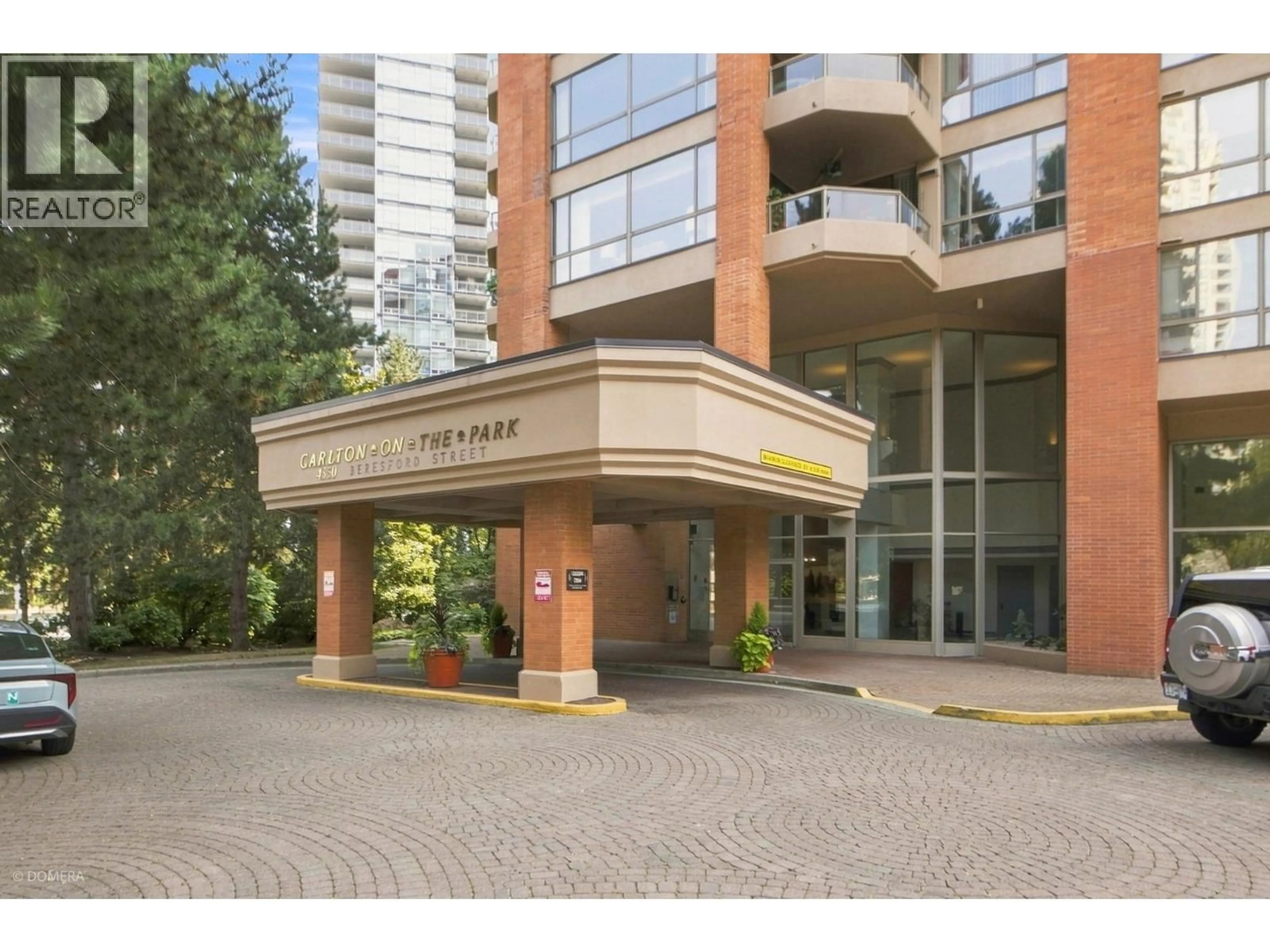 Indoor foyer for 602 - 4350 BERESFORD STREET, Burnaby British Columbia V5H4K9