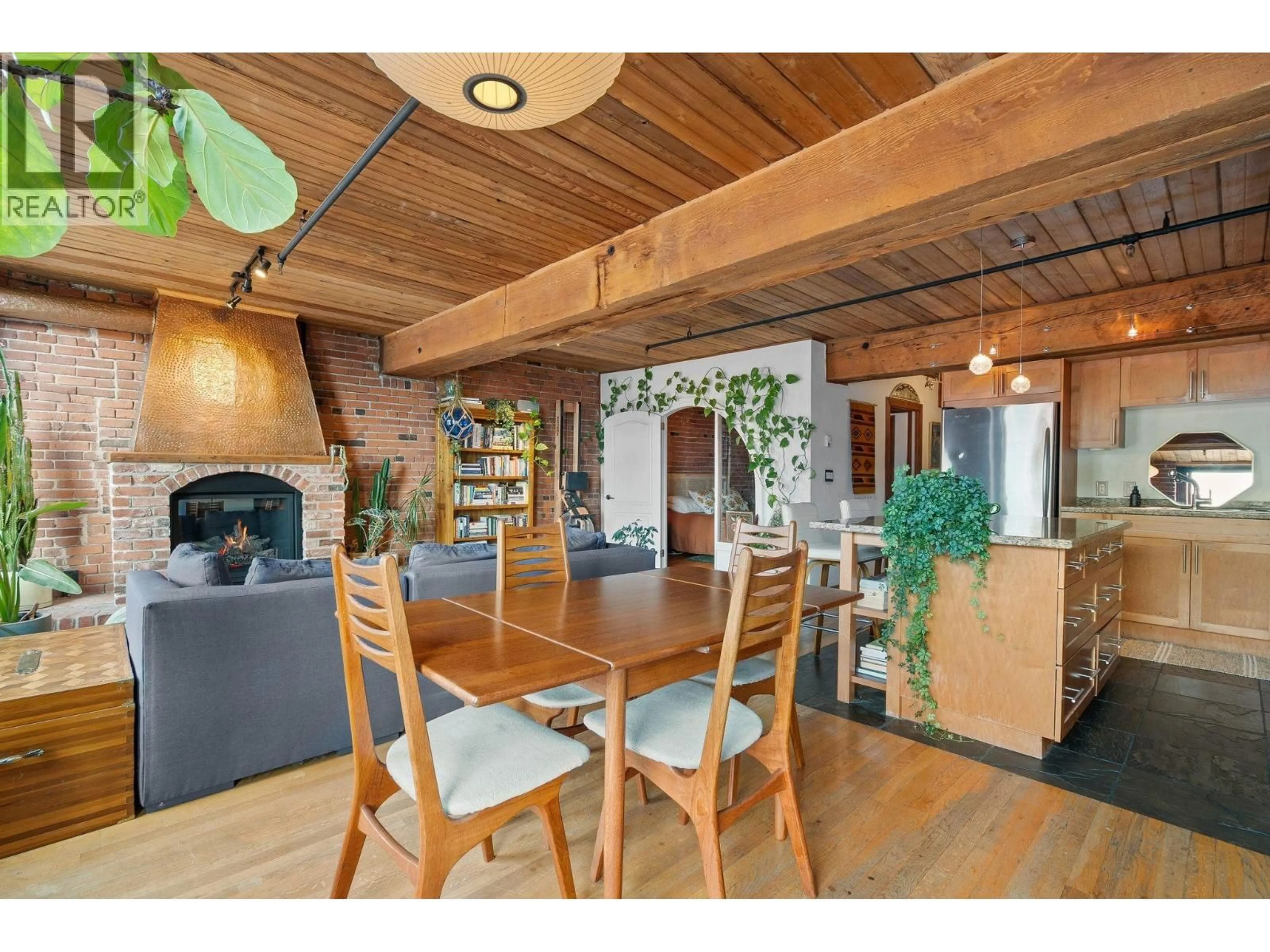 Open concept kitchen, wood/laminate floor for 305 - 41 ALEXANDER STREET, Vancouver British Columbia V6A1B2