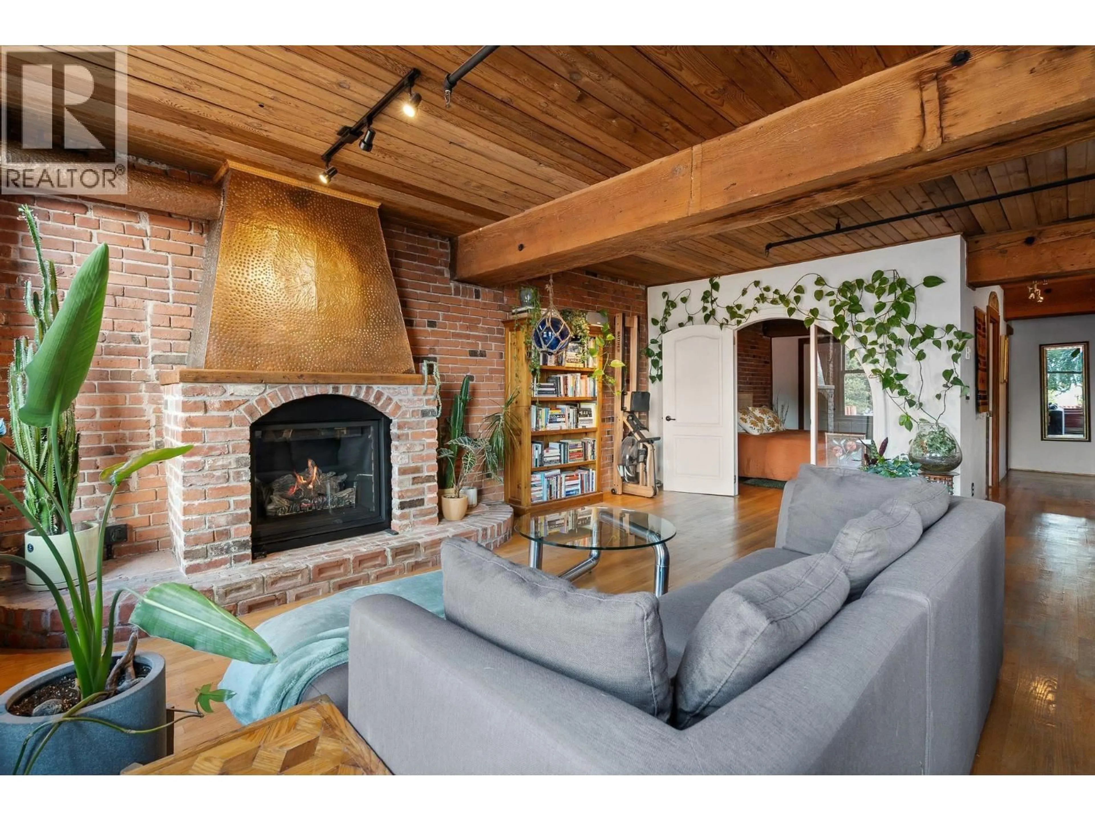 Living room with furniture, unknown for 305 - 41 ALEXANDER STREET, Vancouver British Columbia V6A1B2