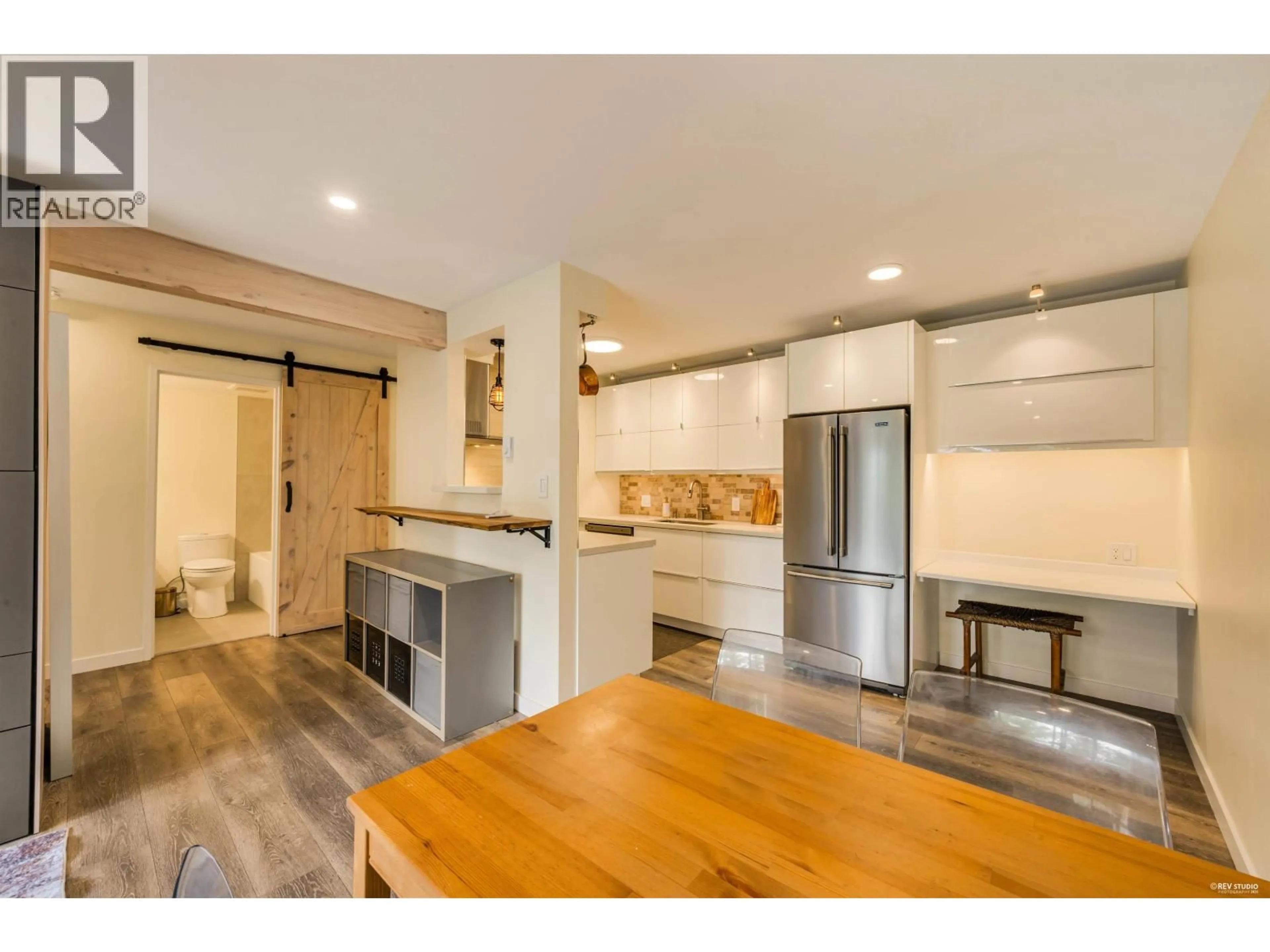 Open concept kitchen, wood/laminate floor for 310 - 428 AGNES STREET, New Westminster British Columbia V3L1G1