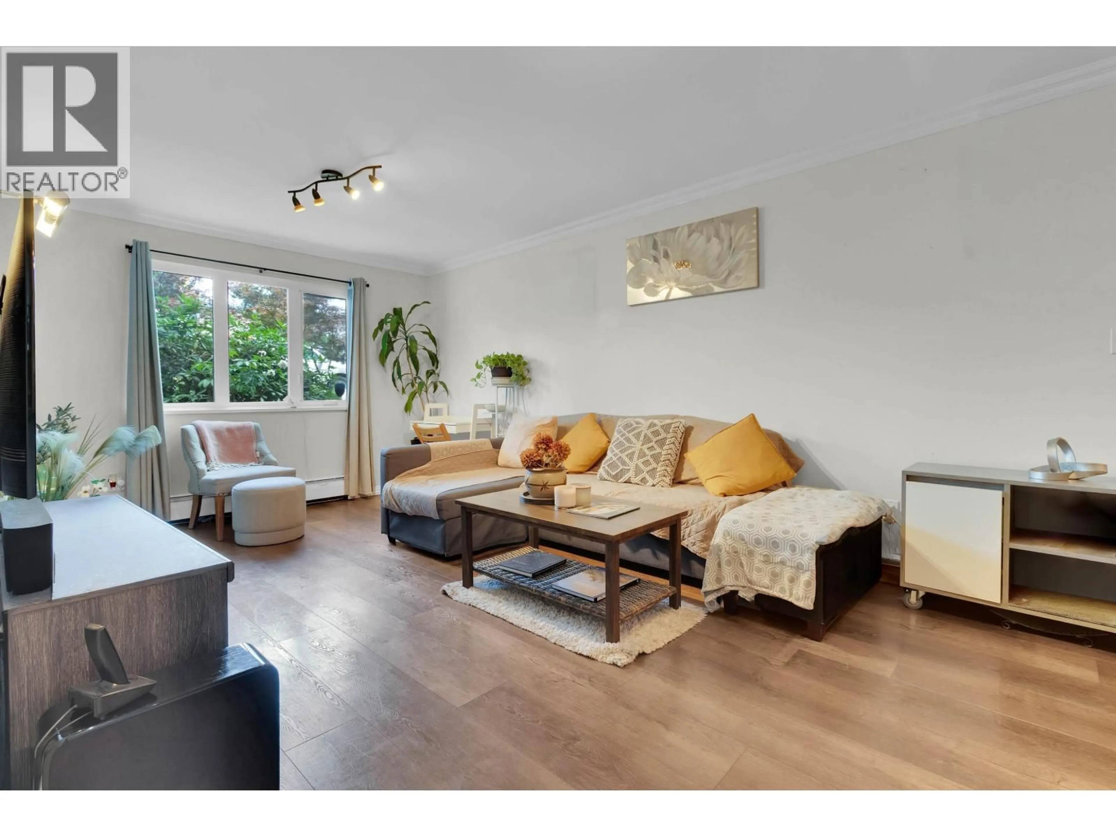 Living room with furniture, wood/laminate floor for 106 - 1122 KING ALBERT AVENUE, Coquitlam British Columbia V3J1X7