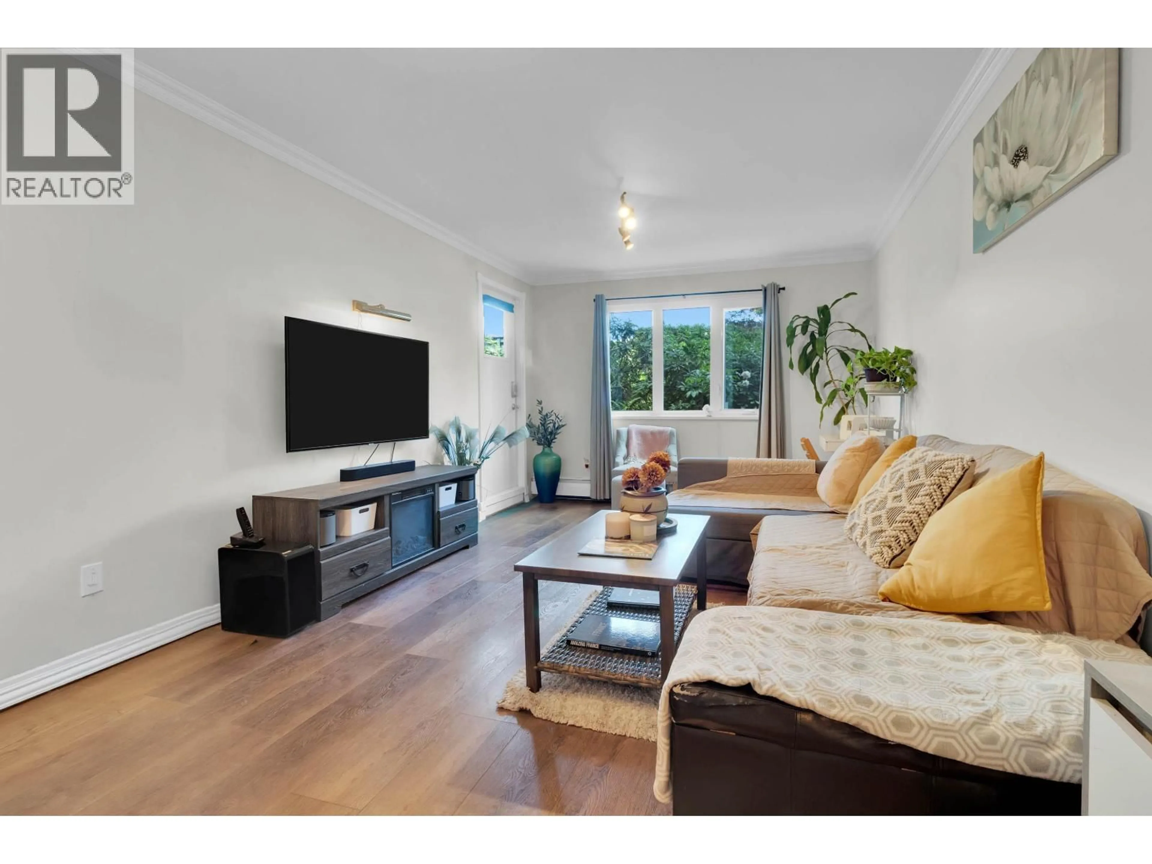 Living room with furniture, wood/laminate floor for 106 - 1122 KING ALBERT AVENUE, Coquitlam British Columbia V3J1X7
