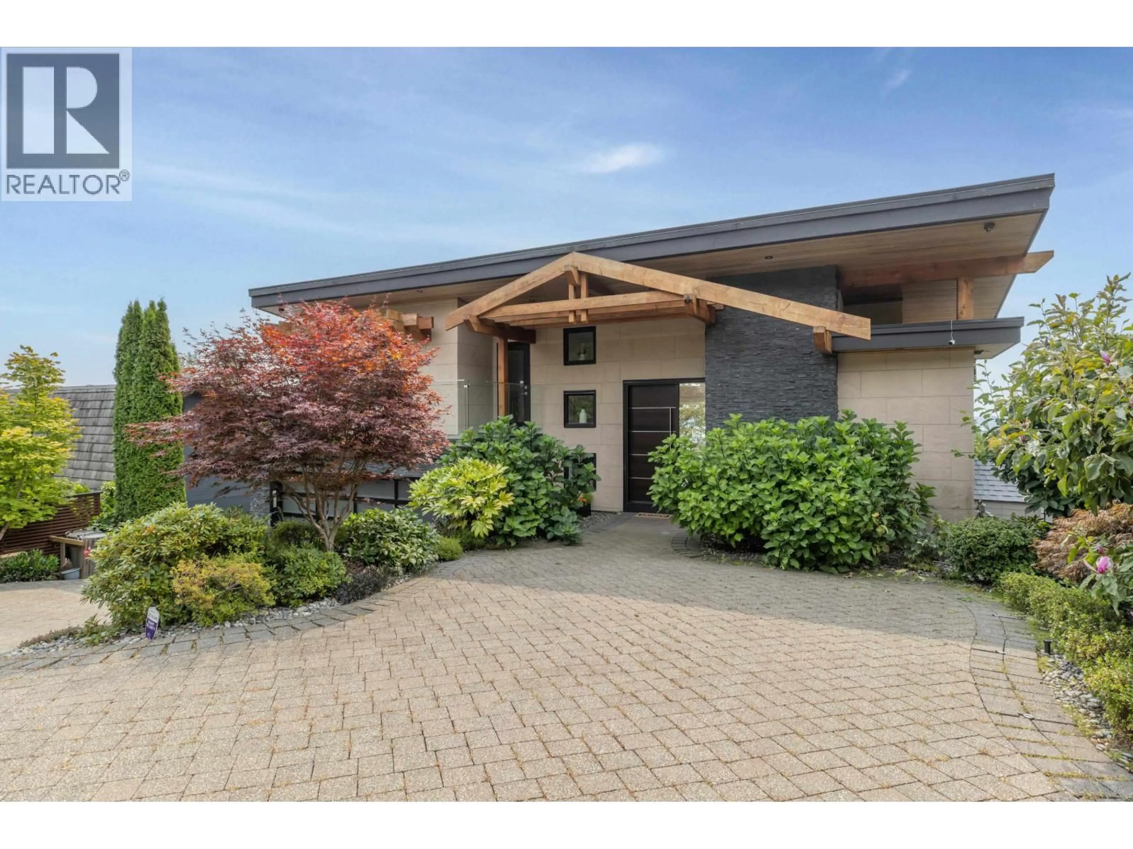 Indoor foyer for 2512 PALMERSTON AVENUE, West Vancouver British Columbia V7V2W5