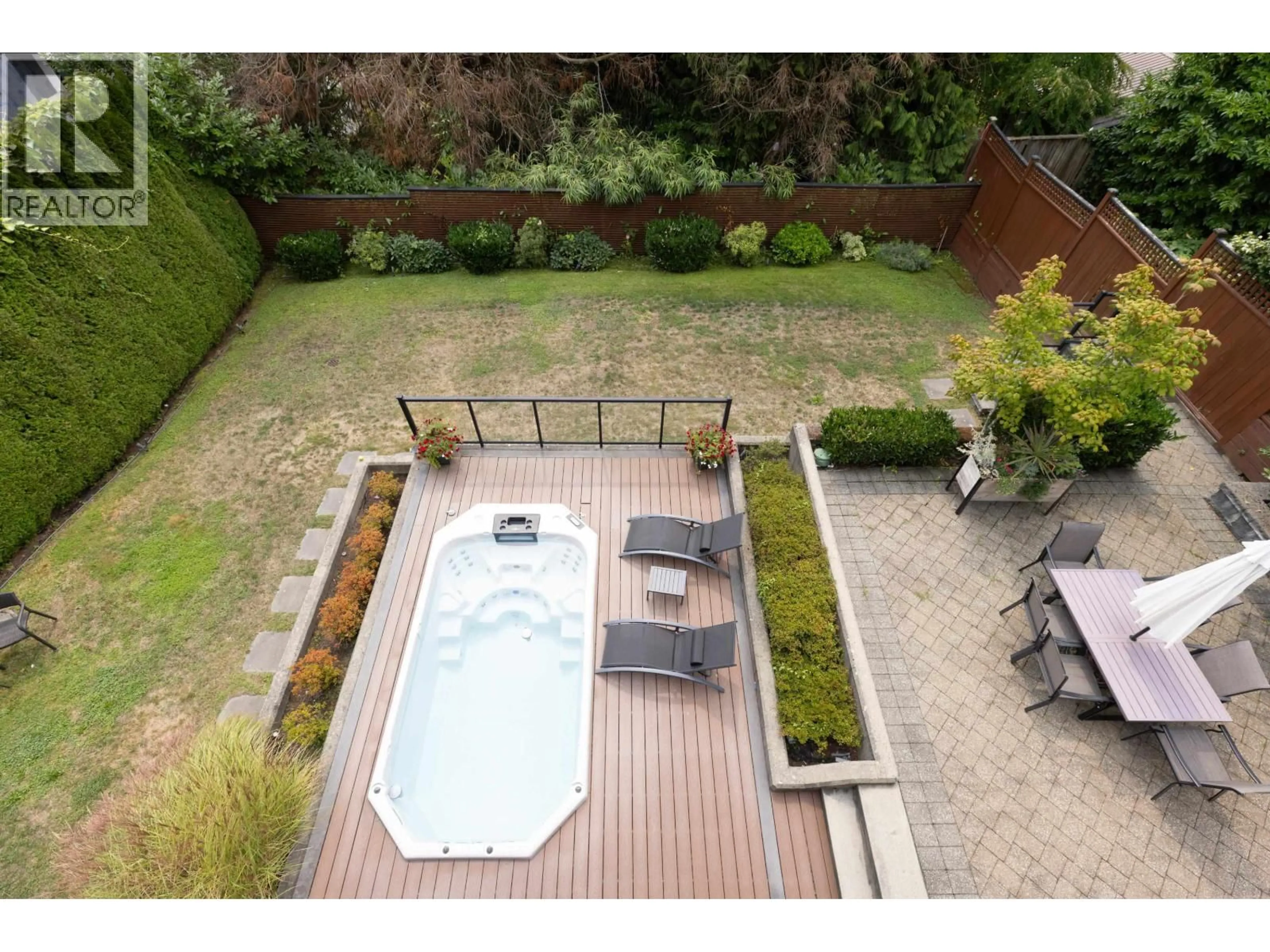 A pic from outside/outdoor area/front of a property/back of a property/a pic from drone, unknown for 2512 PALMERSTON AVENUE, West Vancouver British Columbia V7V2W5