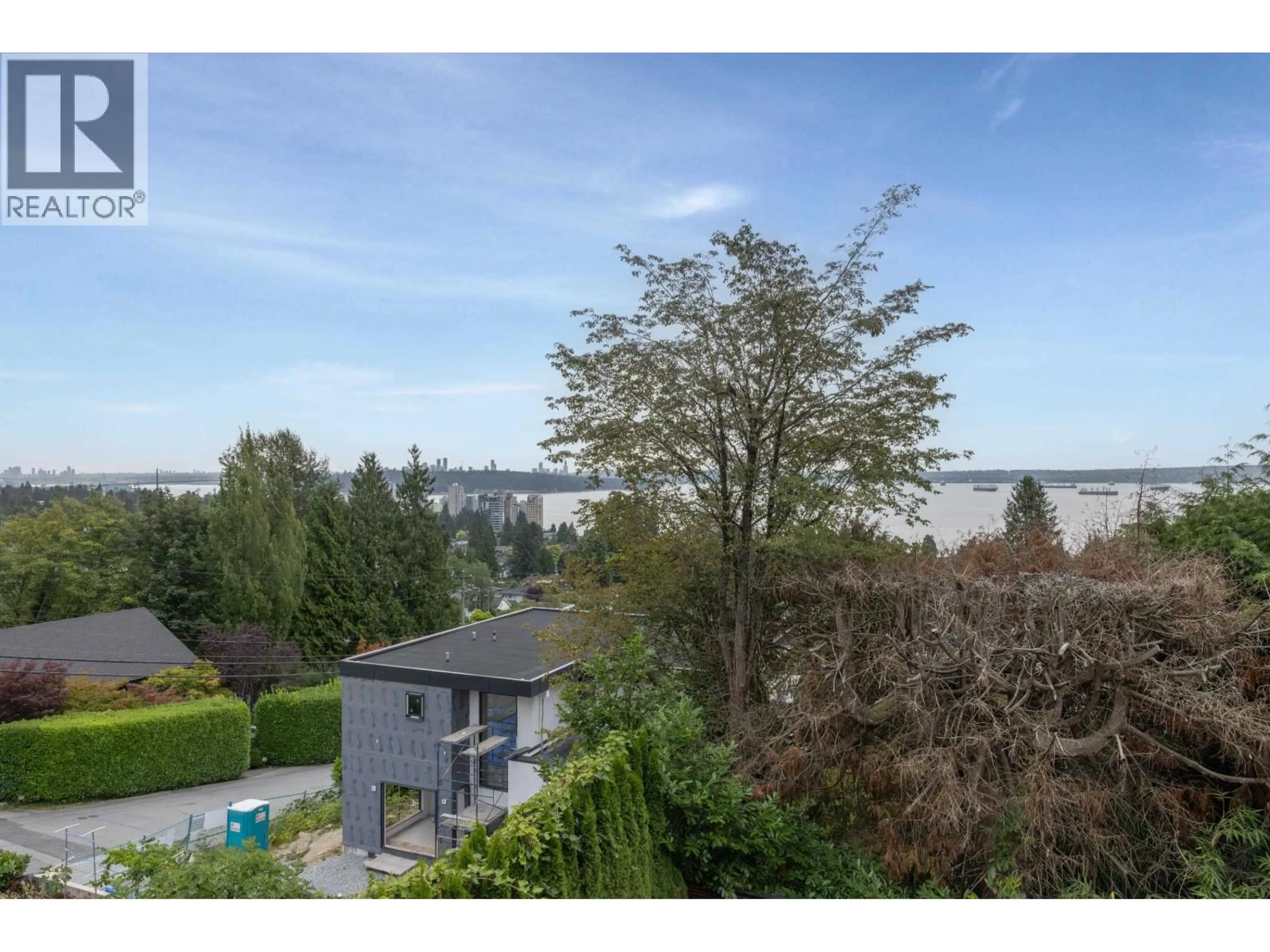 A pic from outside/outdoor area/front of a property/back of a property/a pic from drone, water/lake/river/ocean view for 2512 PALMERSTON AVENUE, West Vancouver British Columbia V7V2W5