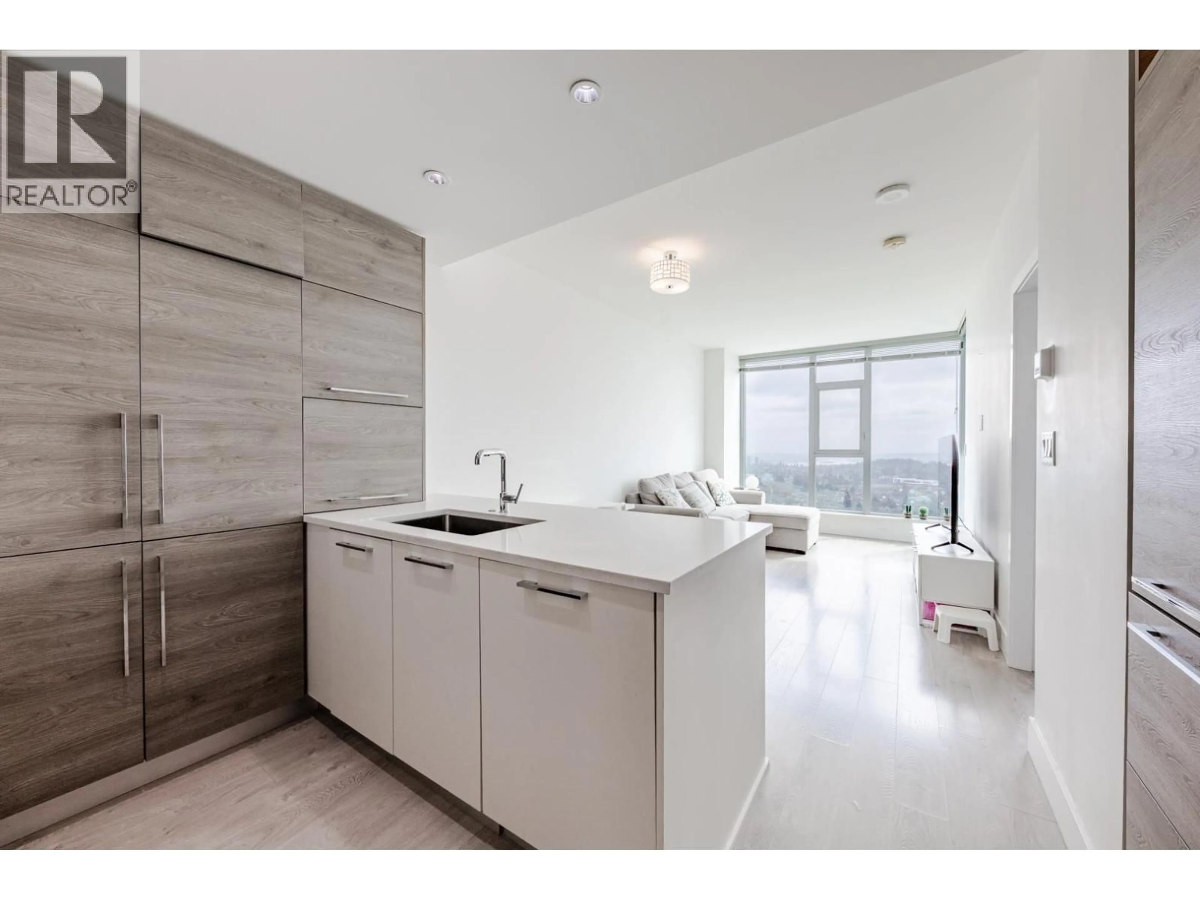 Open concept kitchen, unknown for 3006 - 7388 KINGSWAY, Burnaby British Columbia V3N0G9