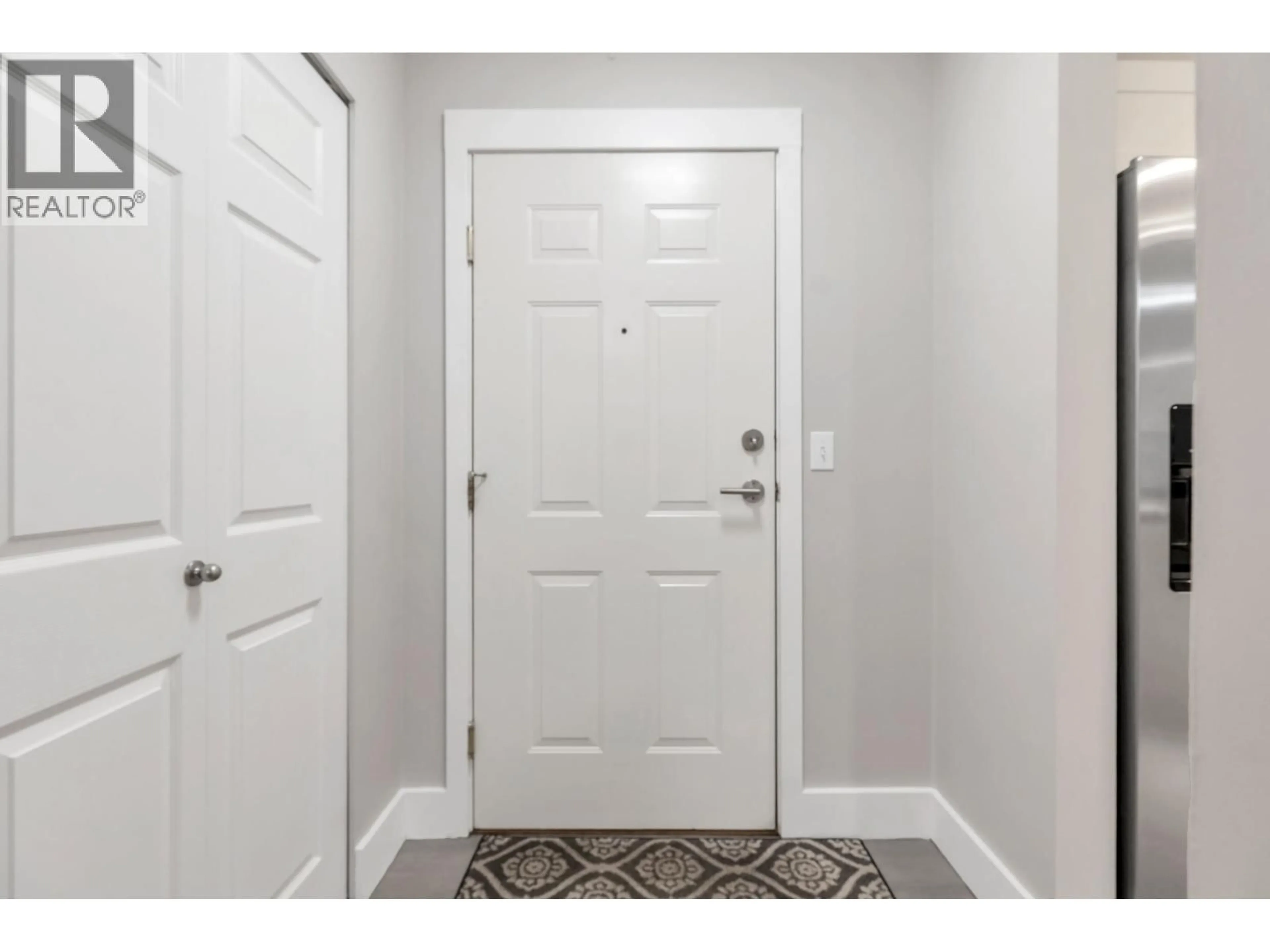 Indoor entryway for 110 - 1215 PACIFIC STREET STREET, Coquitlam British Columbia V3B7M4