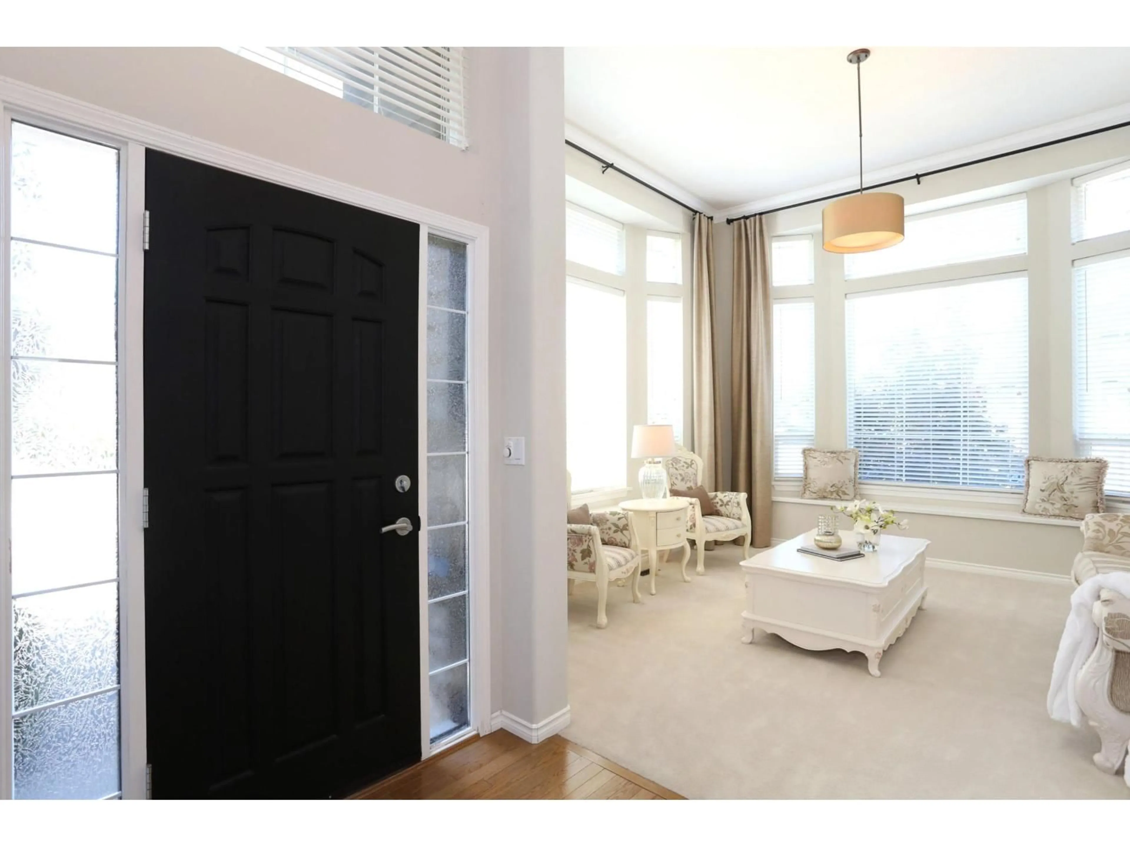 Indoor entryway for 15319 36 AVENUE, Surrey British Columbia V3S0J5