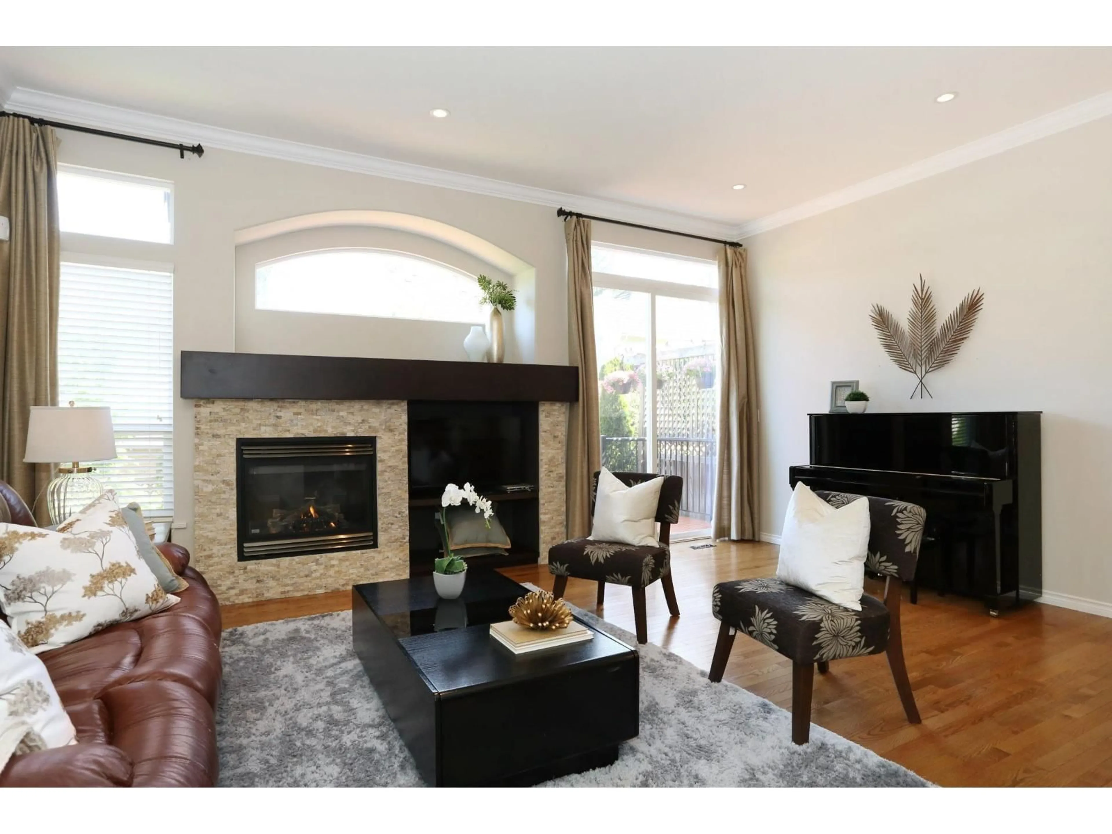Living room with furniture, wood/laminate floor for 15319 36 AVENUE, Surrey British Columbia V3S0J5