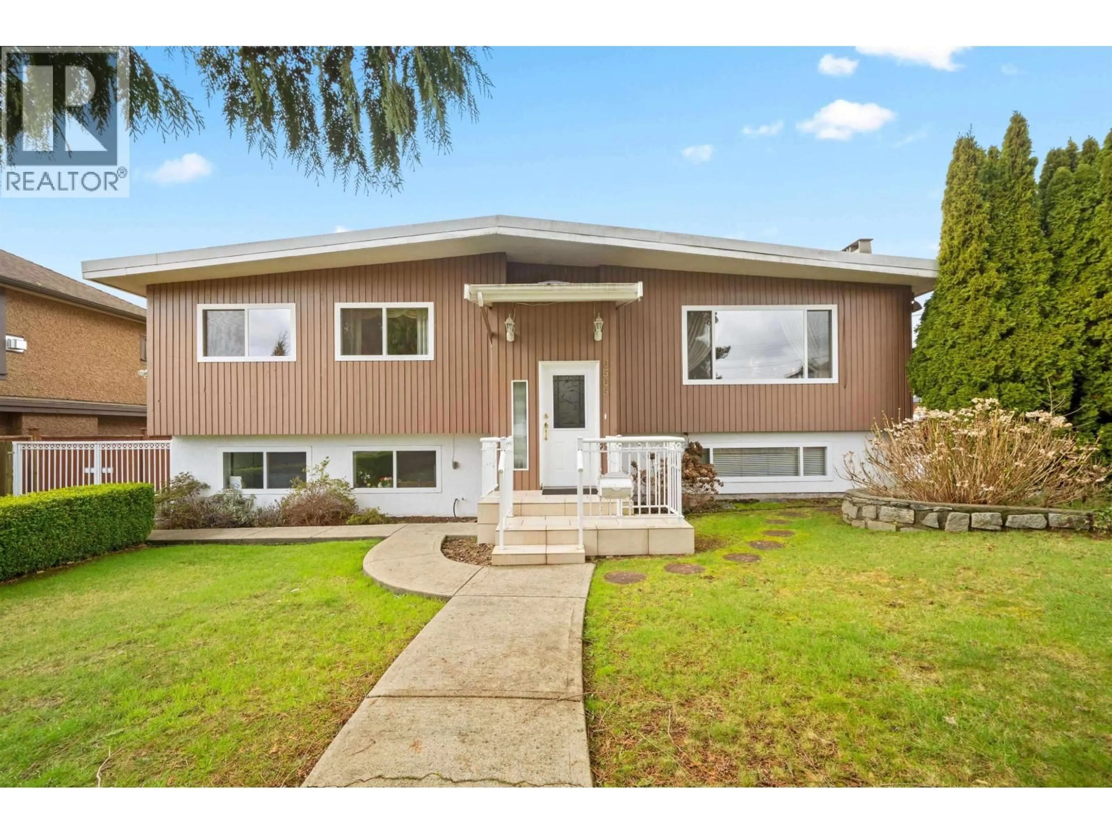 Home with vinyl exterior material, street for 6565 SUMAS DRIVE, Burnaby British Columbia V5B2V1