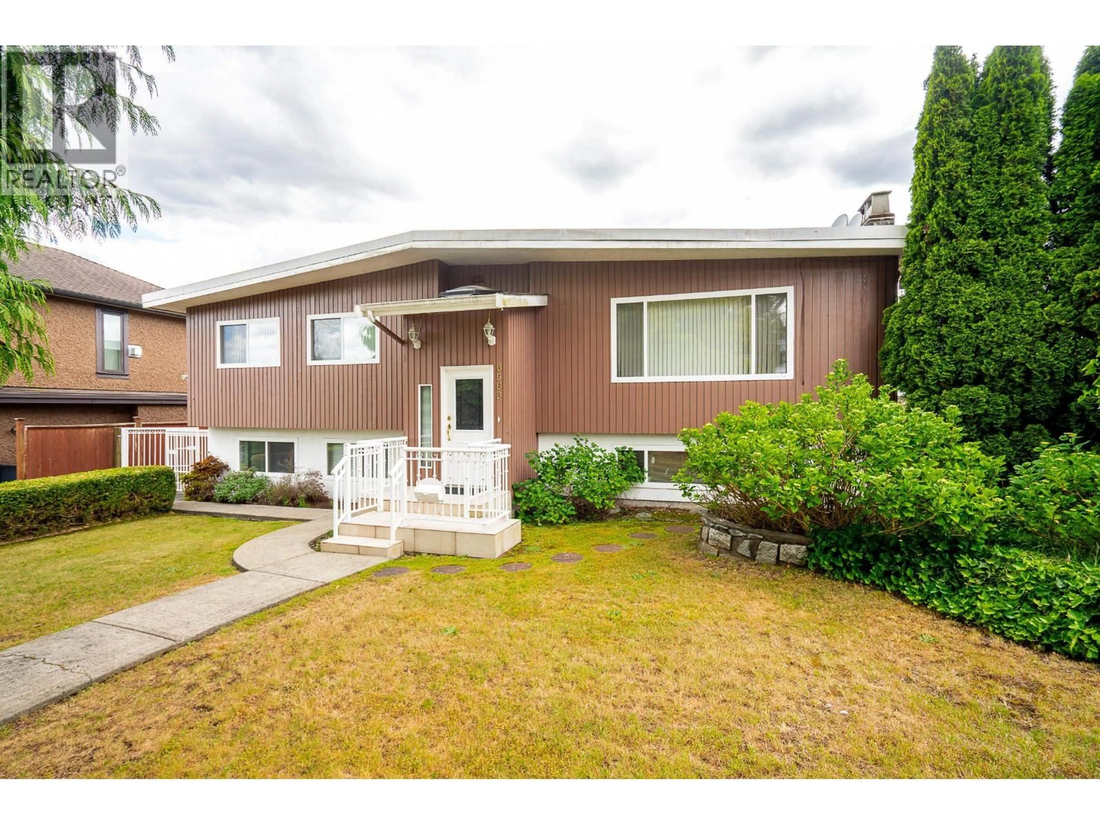 Home with vinyl exterior material, street for 6565 SUMAS DRIVE, Burnaby British Columbia V5B2V1