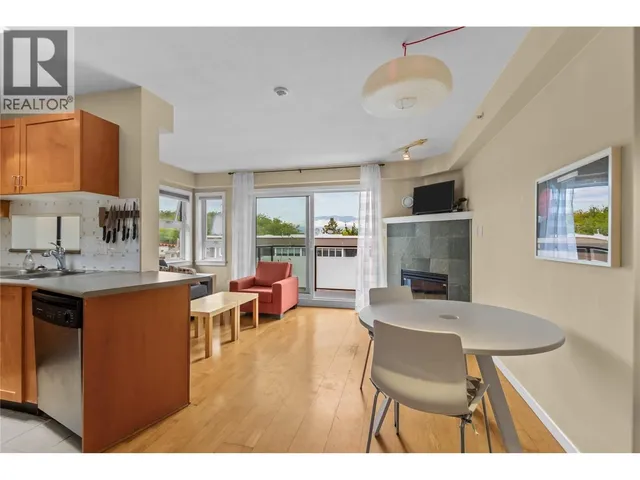 301 - 3788 10TH AVENUE, Vancouver 3