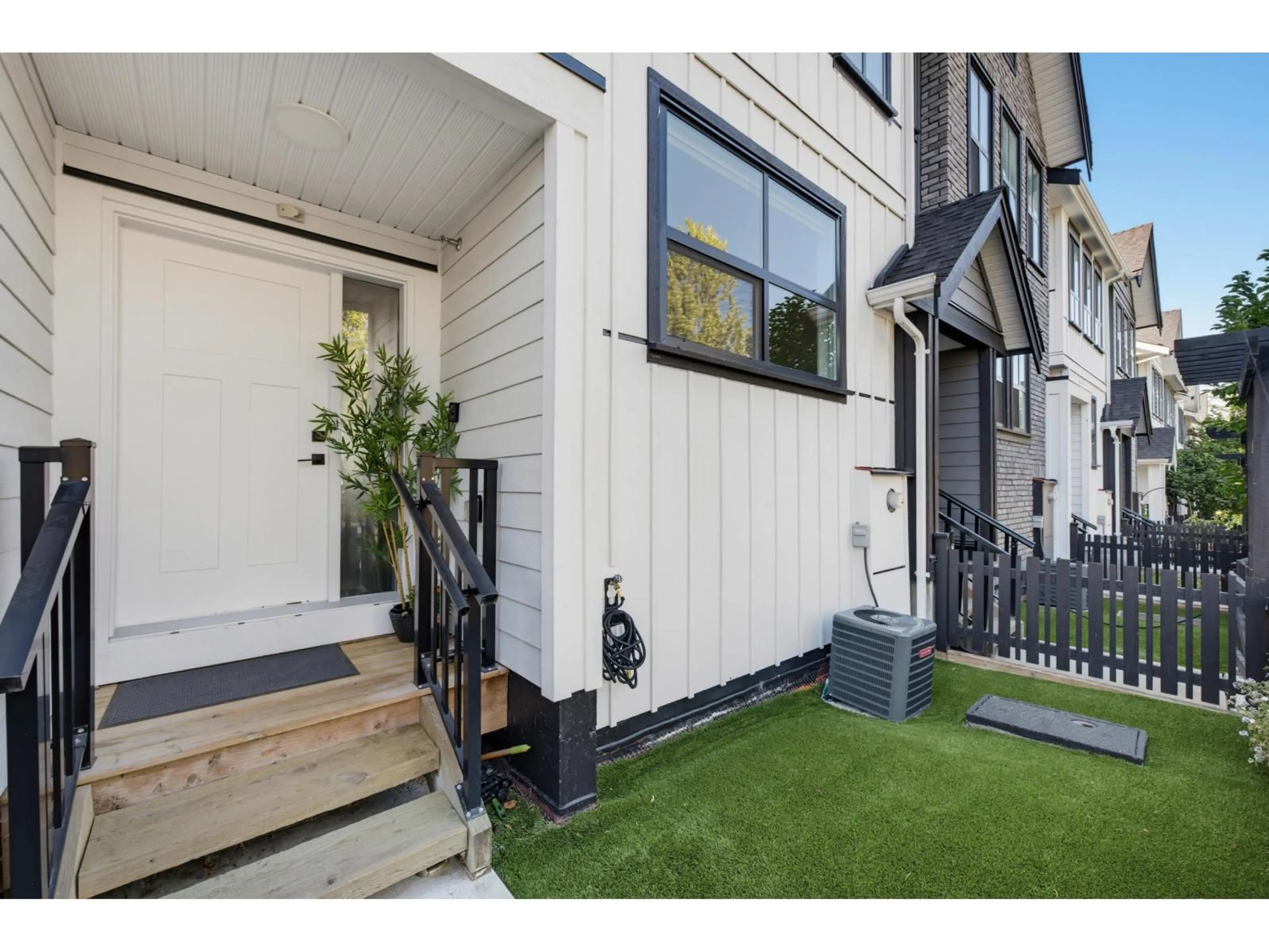 Indoor entryway for 8147 202 STREET, Langley British Columbia V2Y3K2