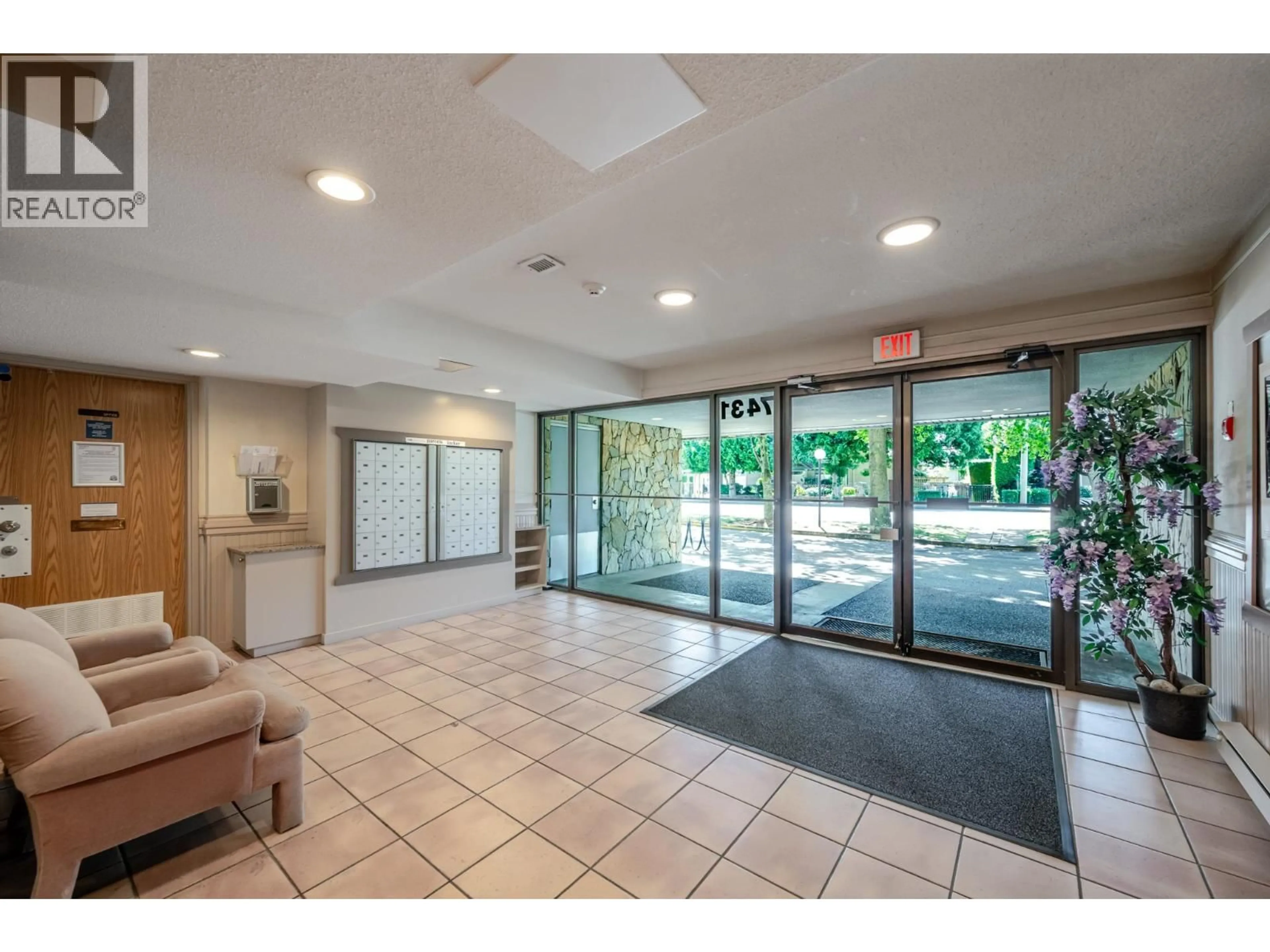 Indoor foyer for 105 - 7431 BLUNDELL ROAD, Richmond British Columbia V6Y3G8