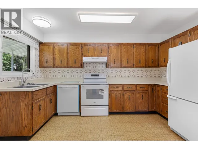 2335 ROYAL CRESCENT, Prince George 3