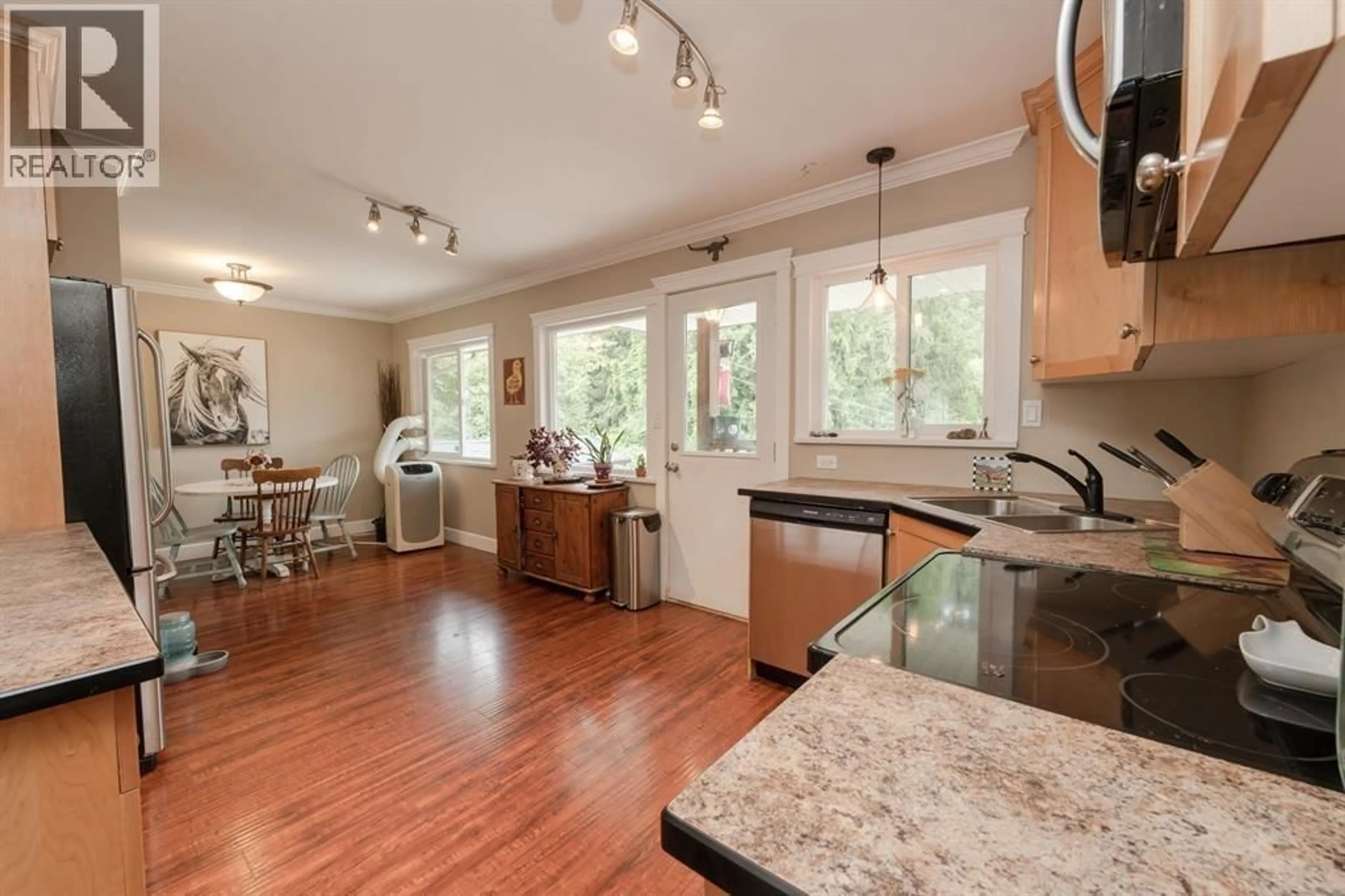 Open concept kitchen, wood/laminate floor for 12290 252 STREET, Maple Ridge British Columbia V4R1G6