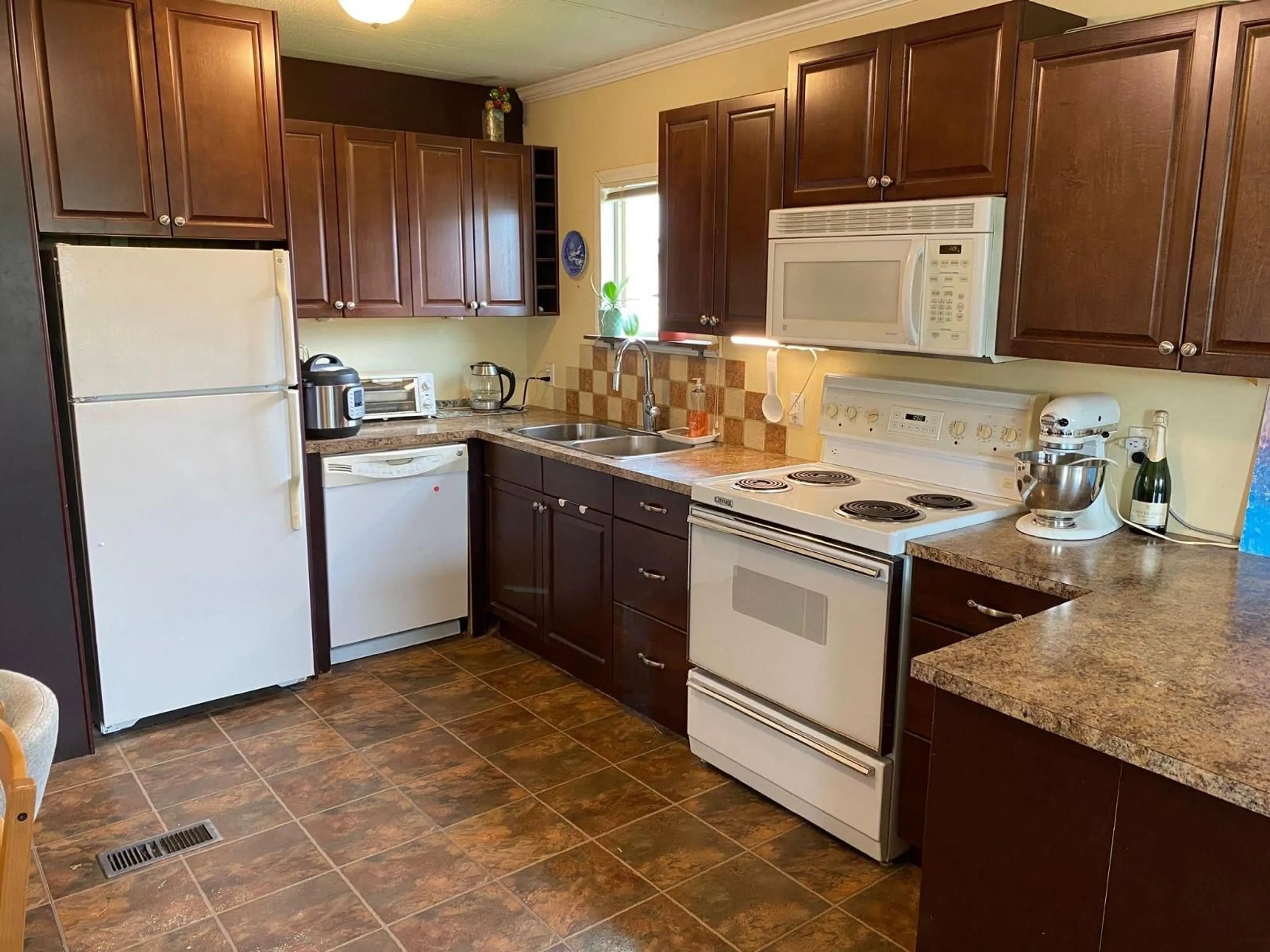 Standard kitchen, ceramic/tile floor for 20 - 26892 FRASER HIGHWAY, Langley British Columbia V4W3T5