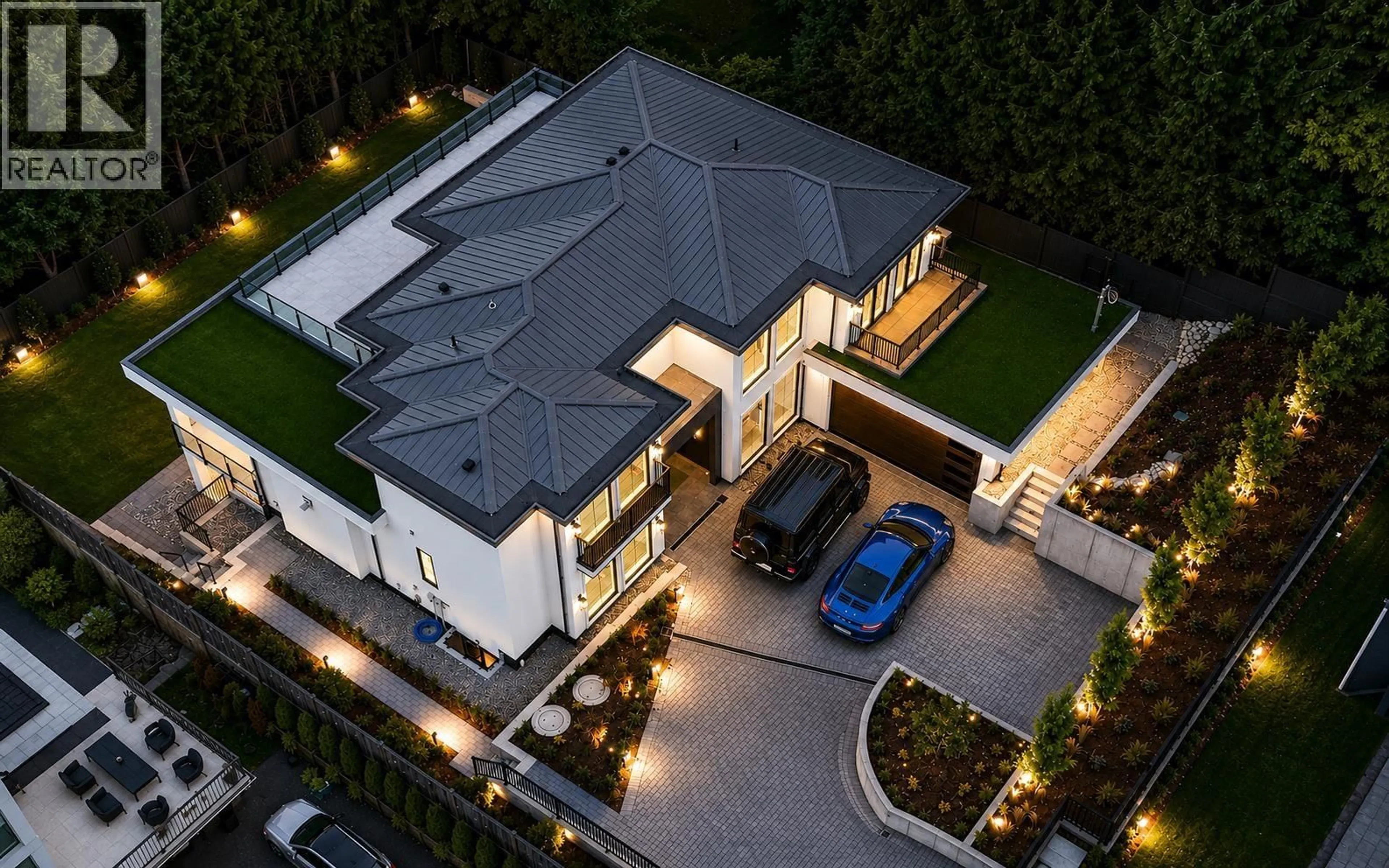 A pic from outside/outdoor area/front of a property/back of a property/a pic from drone, street for 74 LAURIE CRESCENT, West Vancouver British Columbia V7S1B7