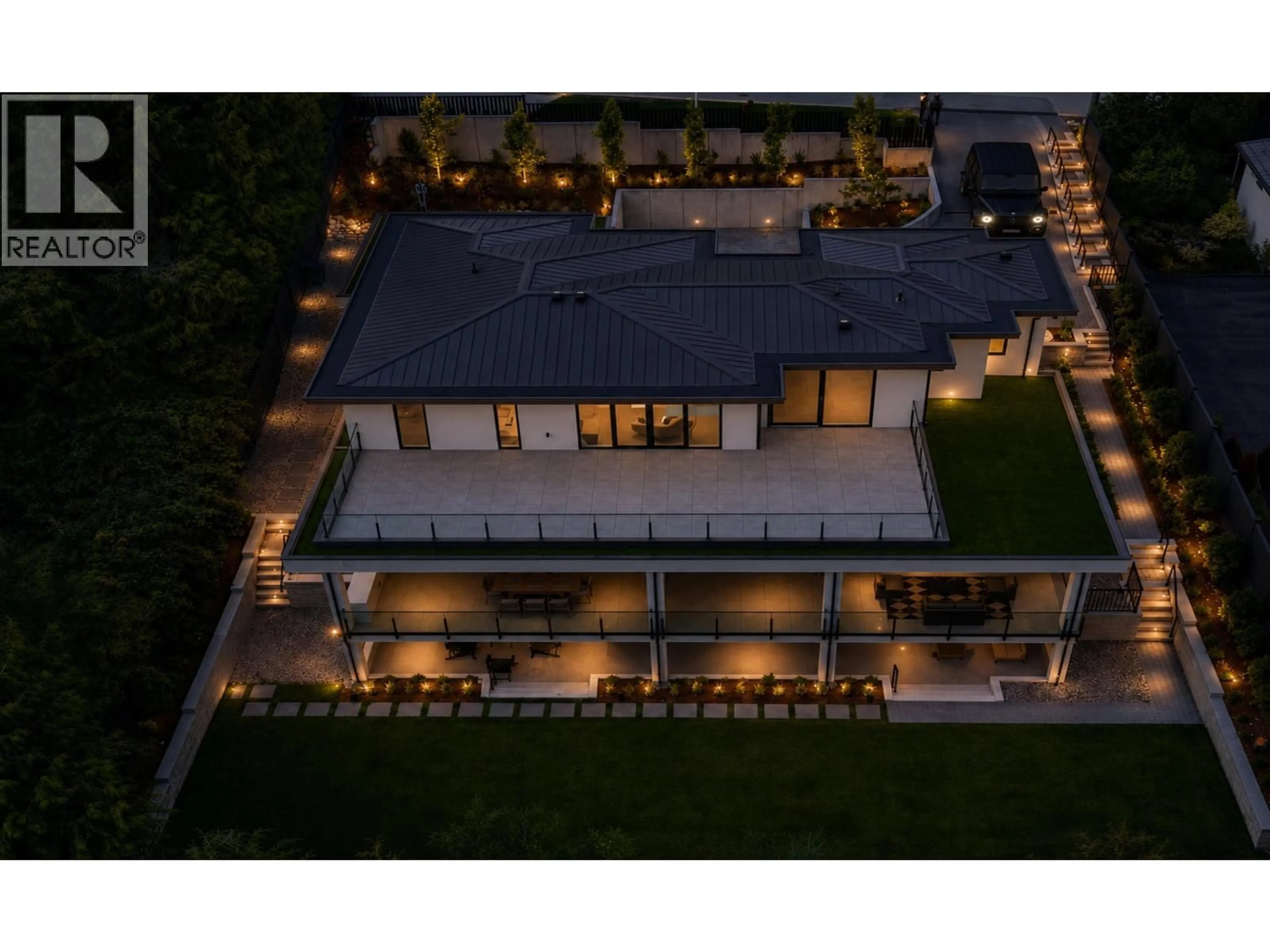 A pic from outside/outdoor area/front of a property/back of a property/a pic from drone, building for 74 LAURIE CRESCENT, West Vancouver British Columbia V7S1B7