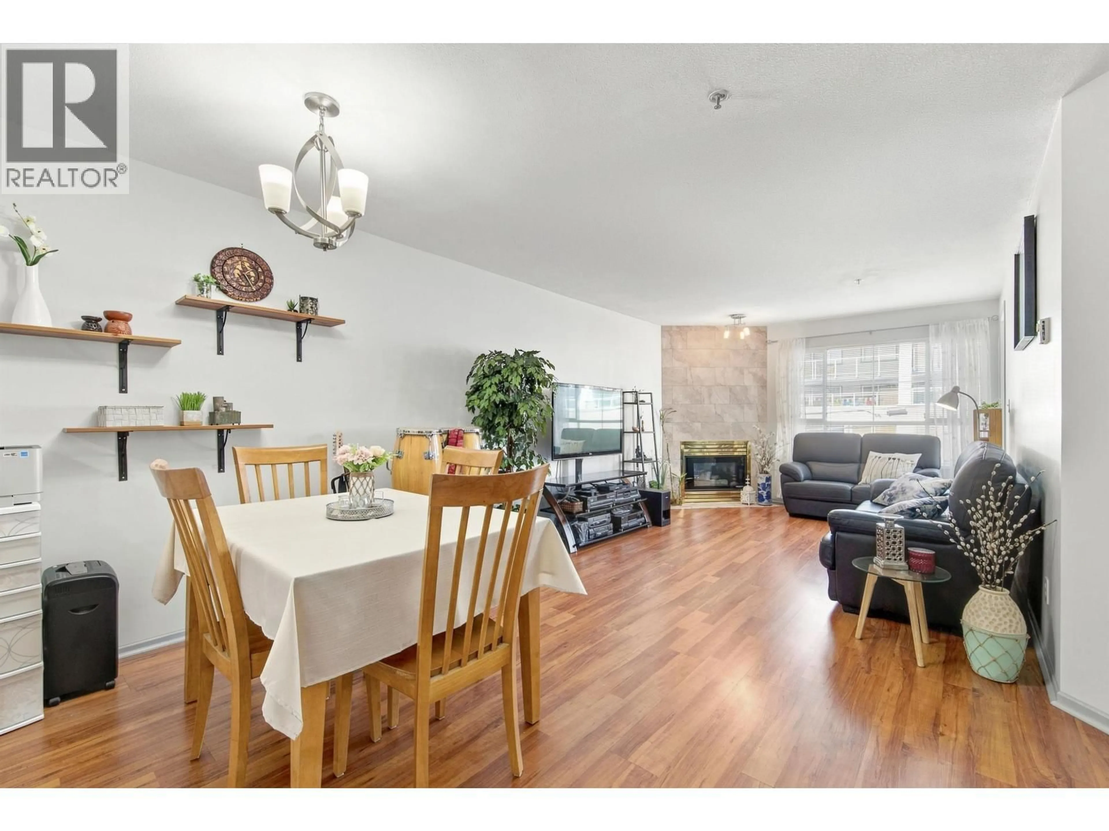 Living room with furniture, wood/laminate floor for 410 - 525 AGNES STREET, New Westminster British Columbia V3L1G2