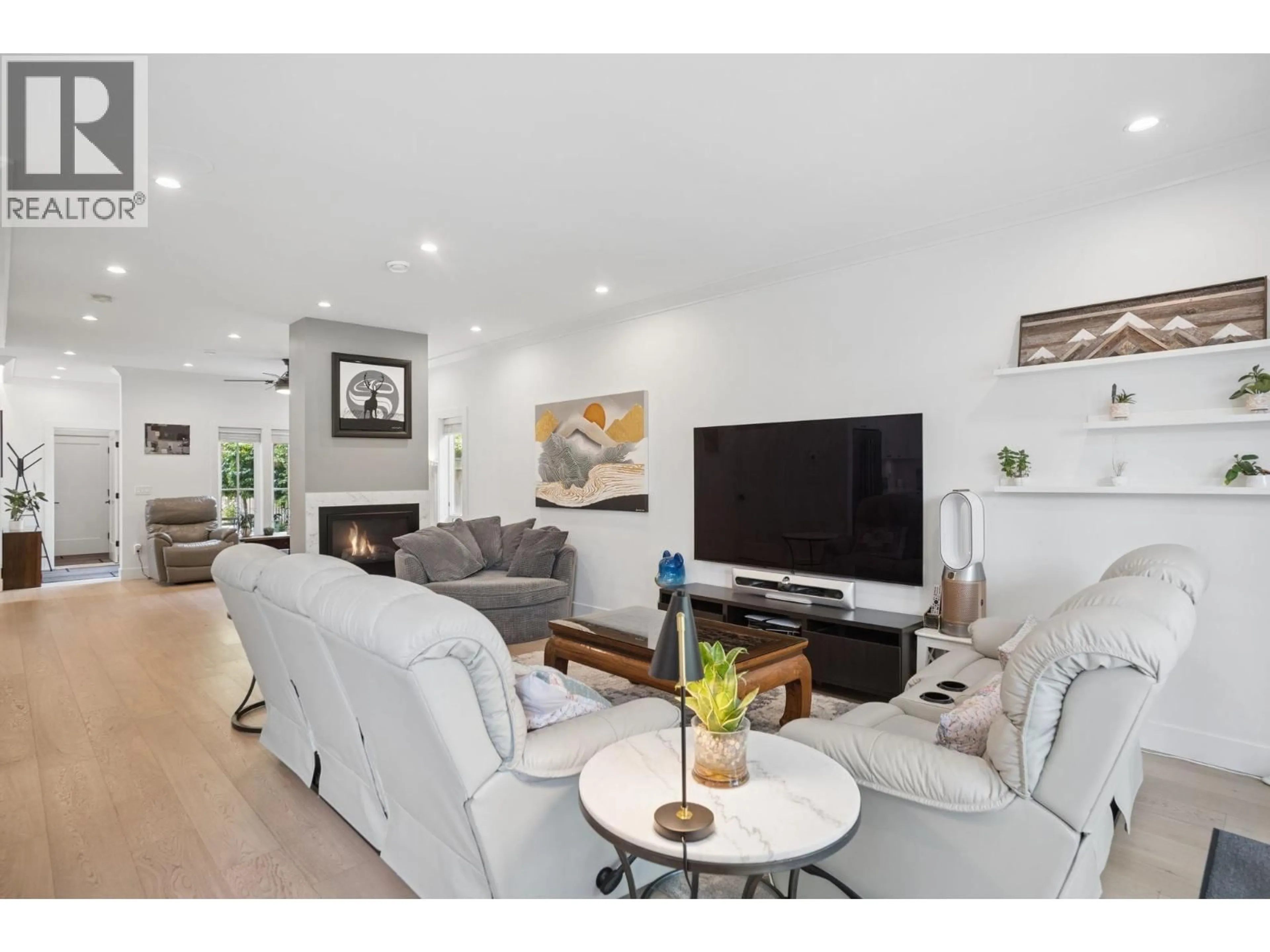 Living room with furniture, unknown for 3751 GARRY STREET, Richmond British Columbia V7E2T6