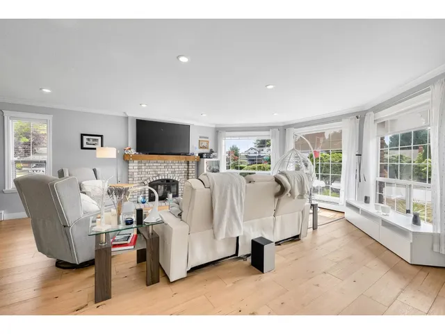16347 12 AVENUE, Surrey 4