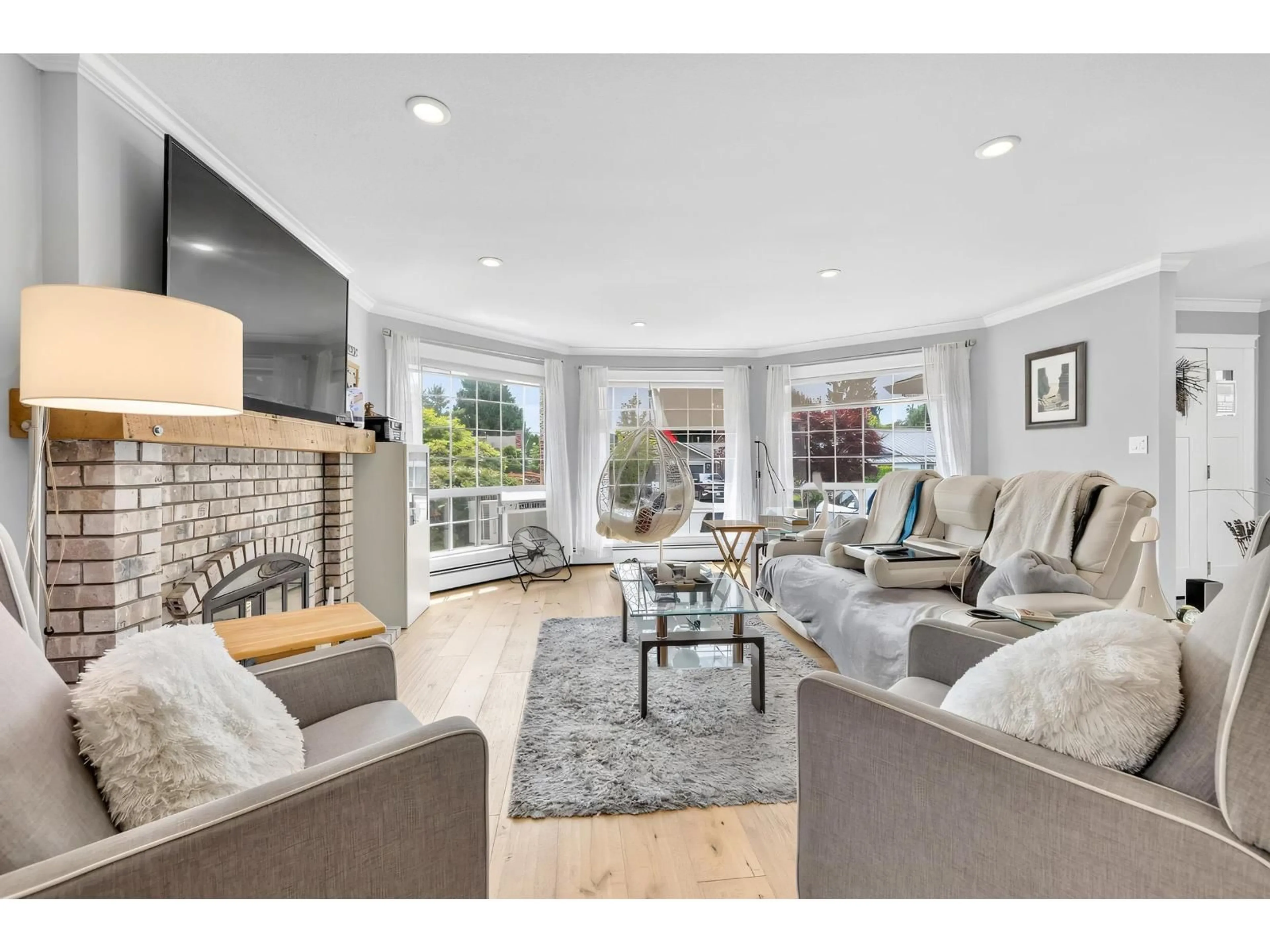 Living room with furniture, unknown for 16347 12 AVENUE, Surrey British Columbia V4A8C3