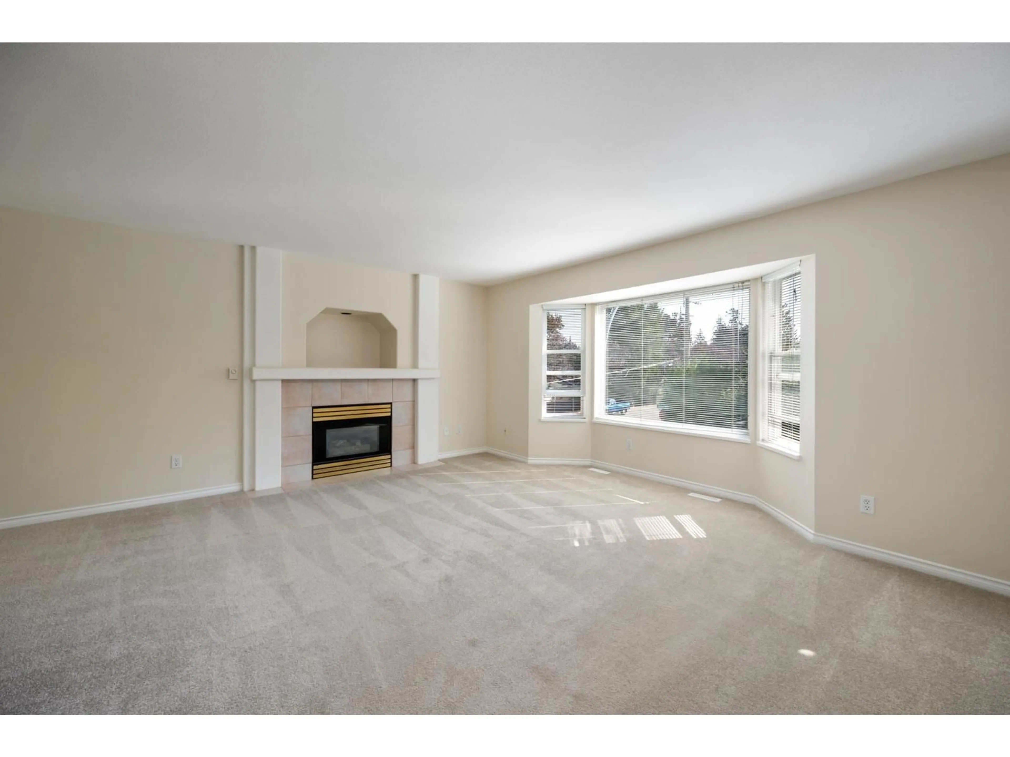 Living room with furniture, unknown for 4995 202A STREET, Langley British Columbia V3A1T6