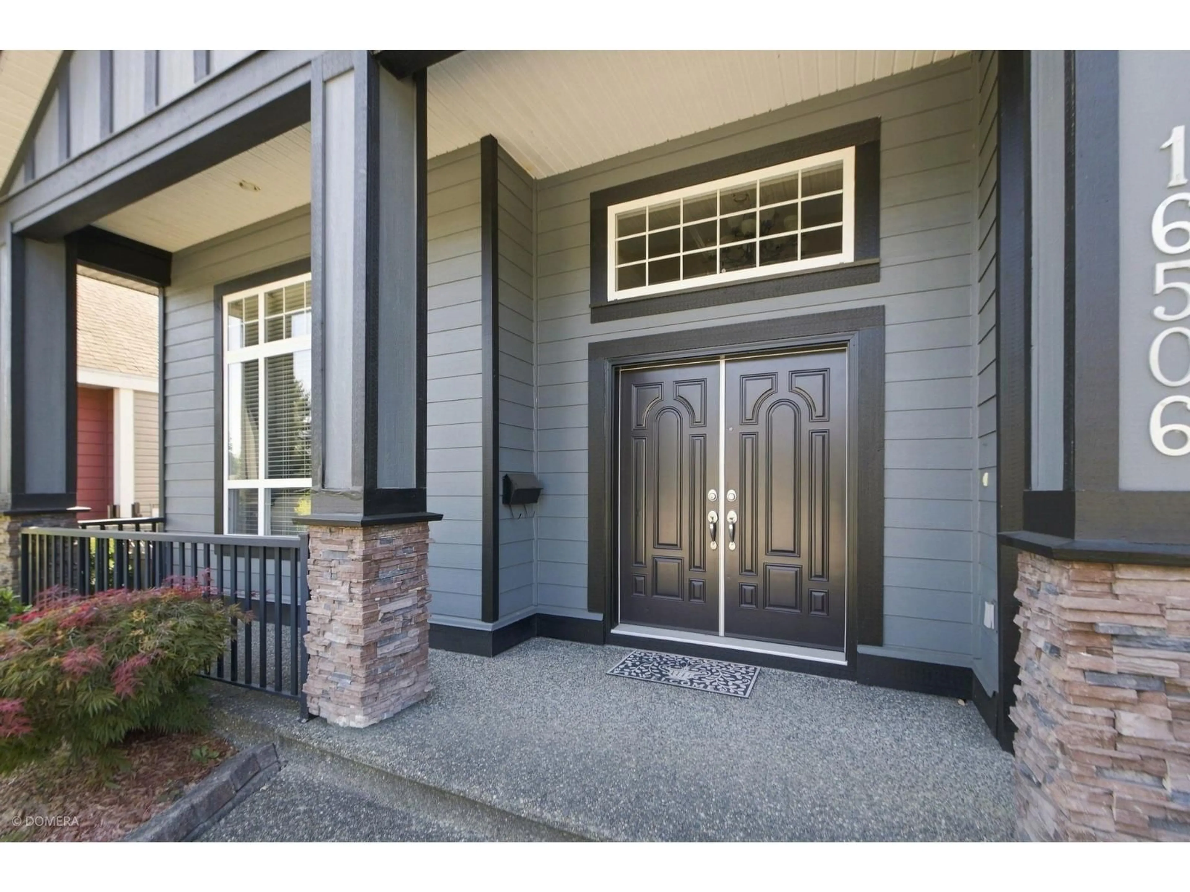 Indoor entryway for 16506 104 AVENUE, Surrey British Columbia V4N1Y5
