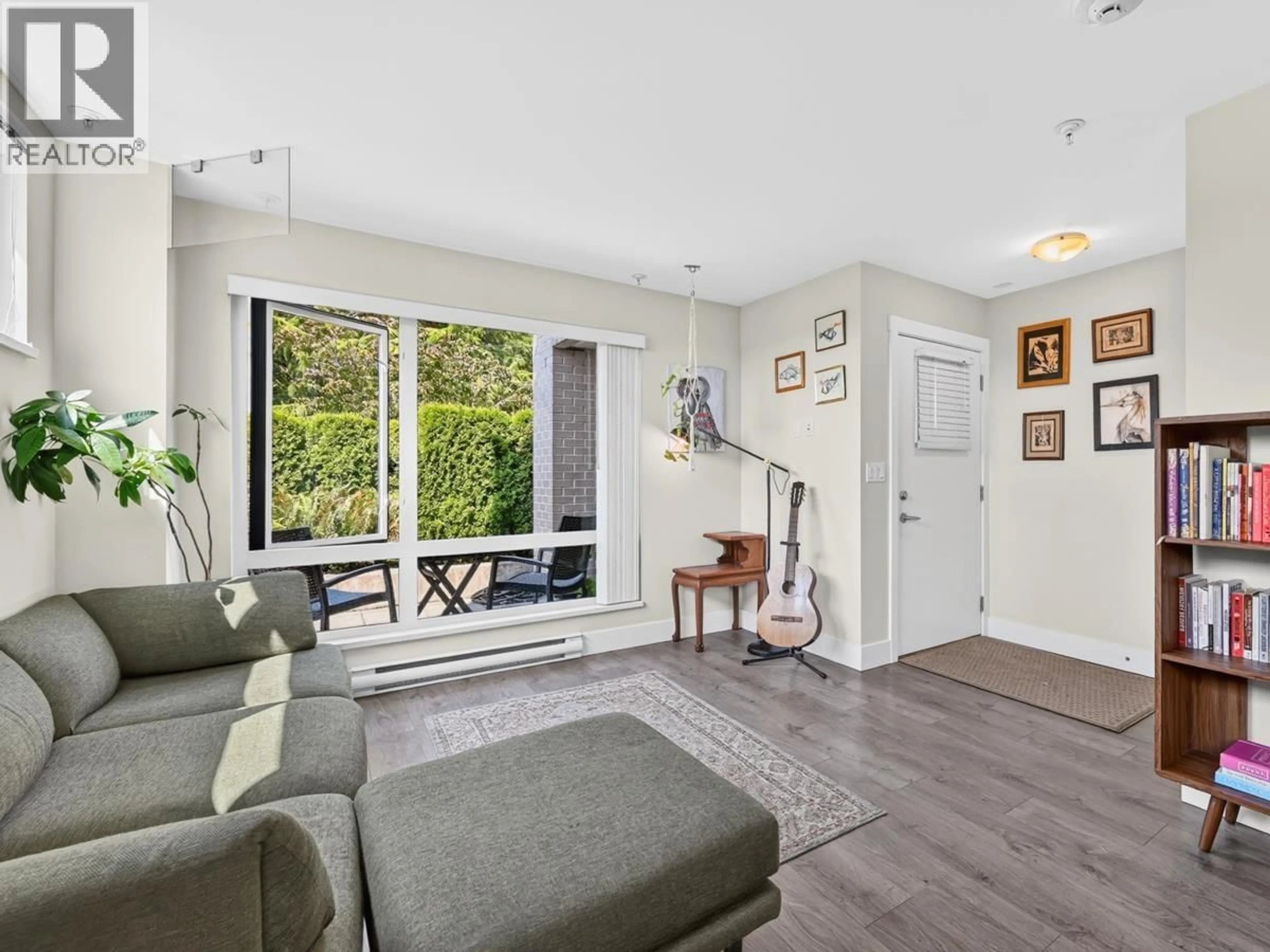 Living room with furniture, unknown for 1312 FIFTH AVENUE, New Westminster British Columbia V3M0K5