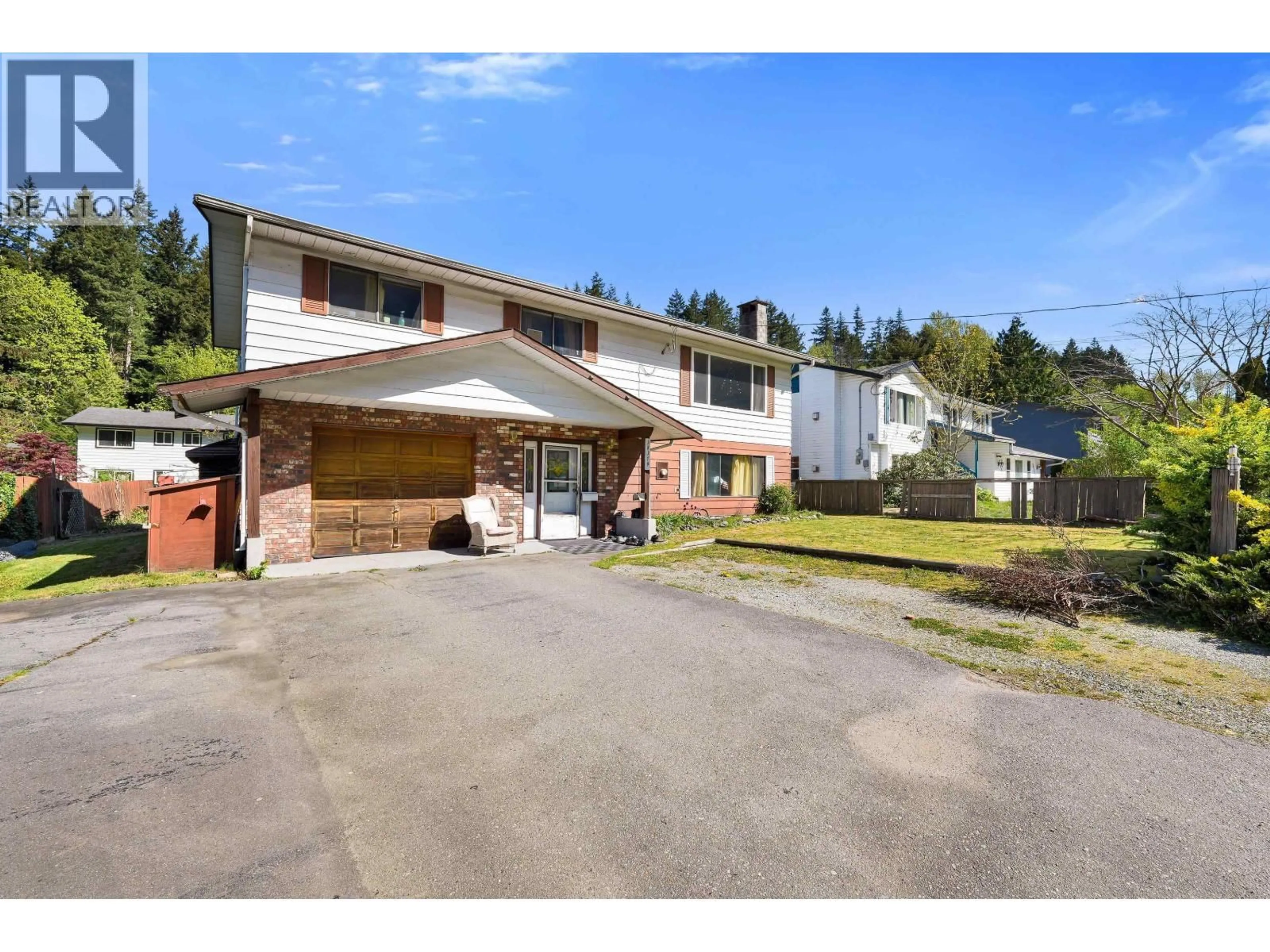 A pic from outside/outdoor area/front of a property/back of a property/a pic from drone, street for 38319 WESTWAY AVENUE, Squamish British Columbia V8B0W6