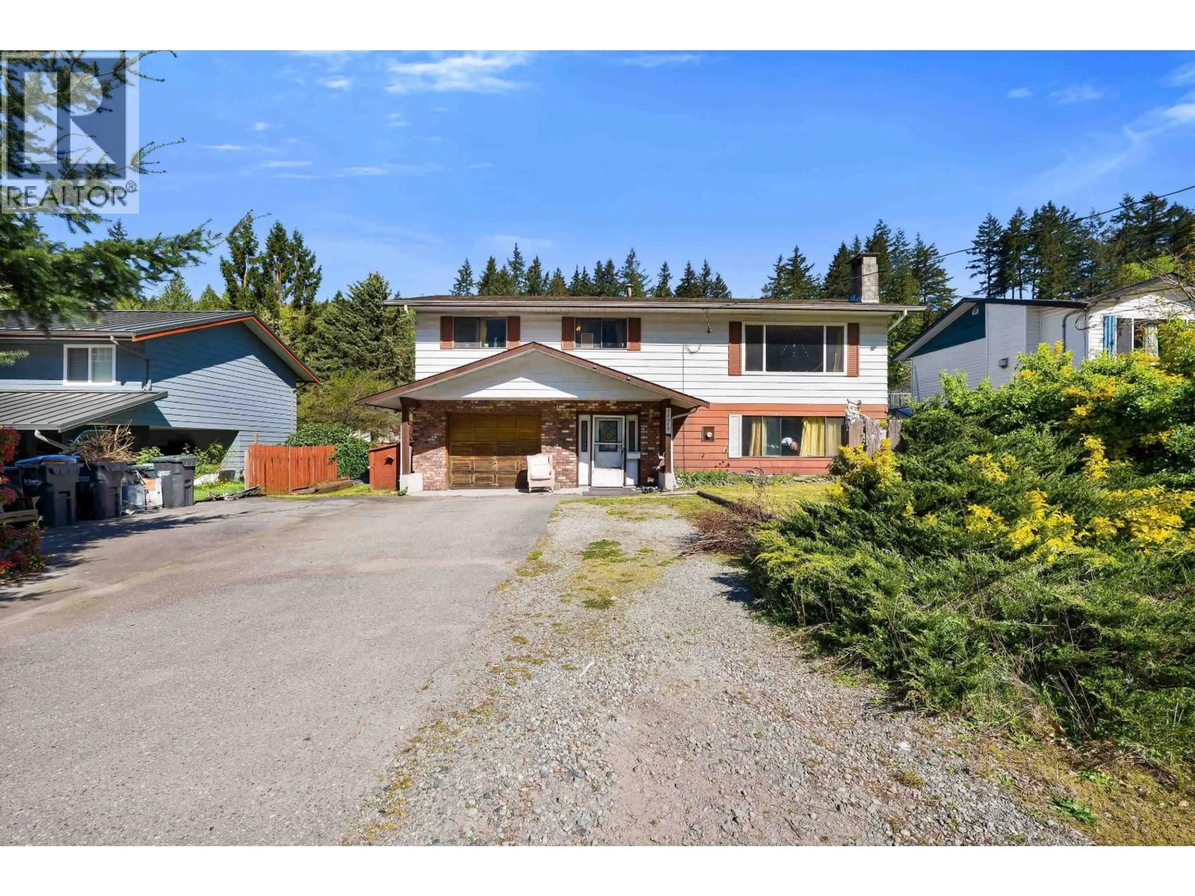 A pic from outside/outdoor area/front of a property/back of a property/a pic from drone, street for 38319 WESTWAY AVENUE, Squamish British Columbia V8B0W6