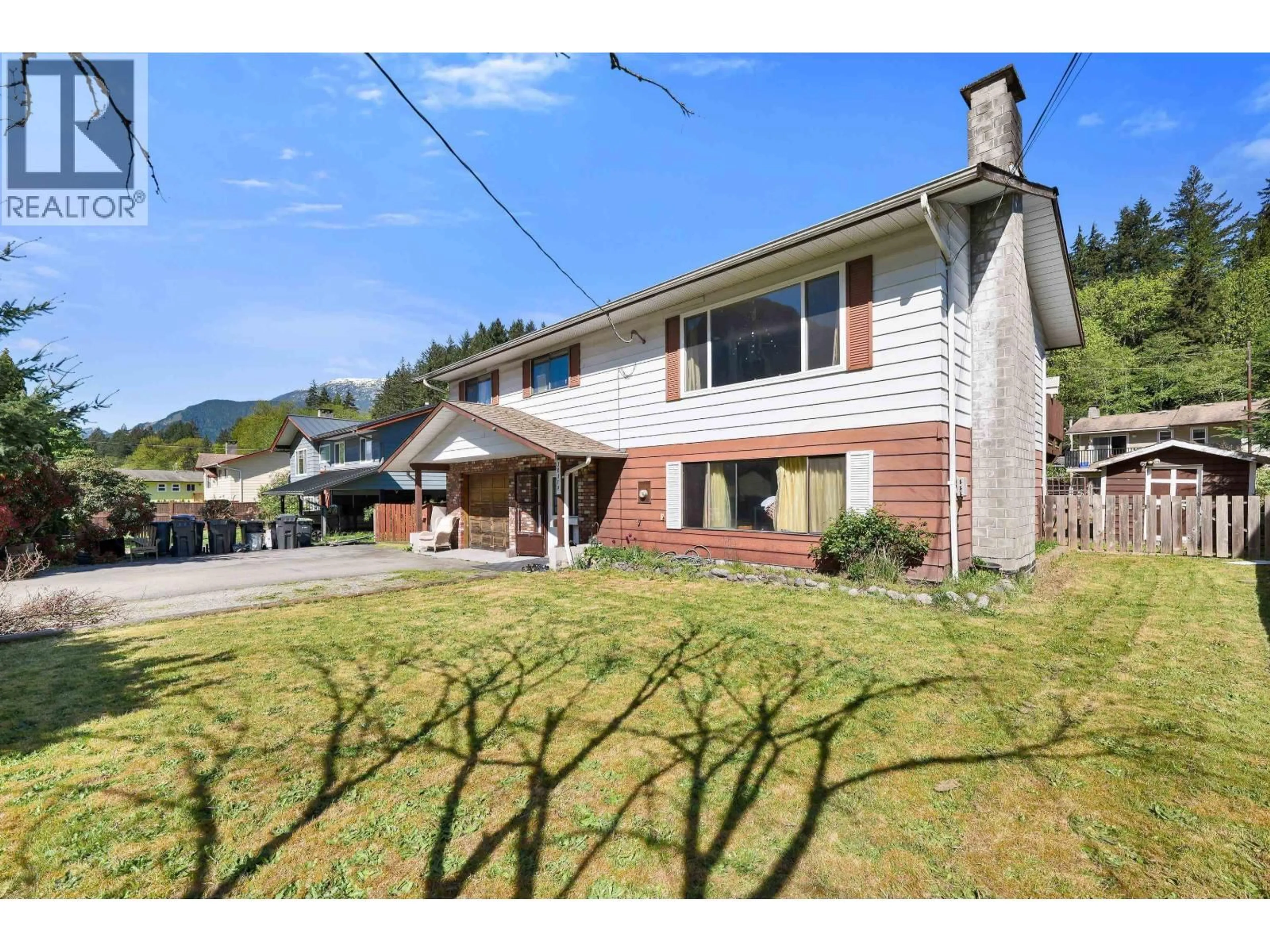 A pic from outside/outdoor area/front of a property/back of a property/a pic from drone, street for 38319 WESTWAY AVENUE, Squamish British Columbia V8B0W6