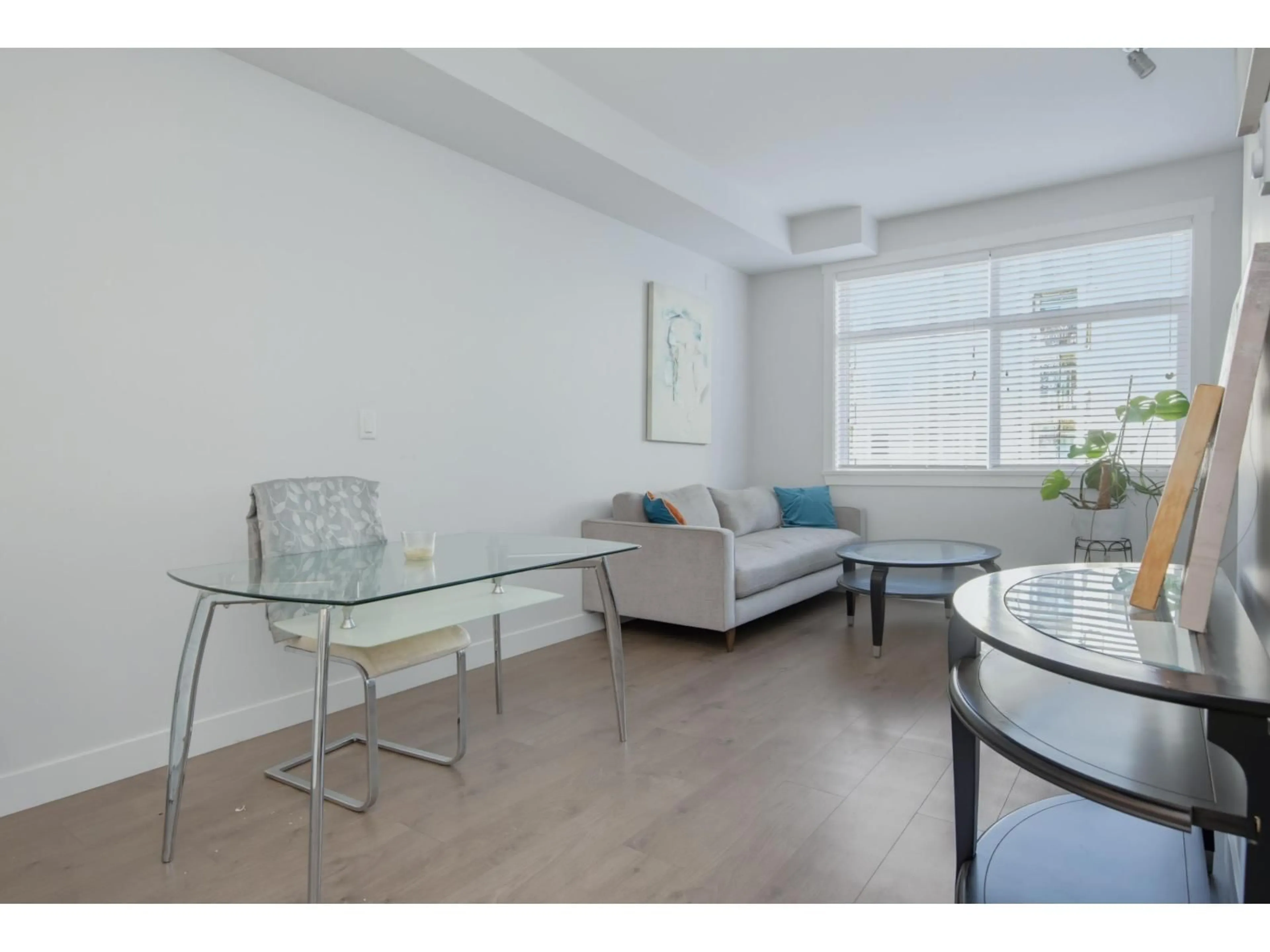 Living room with furniture, unknown for 214 - 20696 EASTLEIGH CRESCENT, Langley British Columbia V3A0M3
