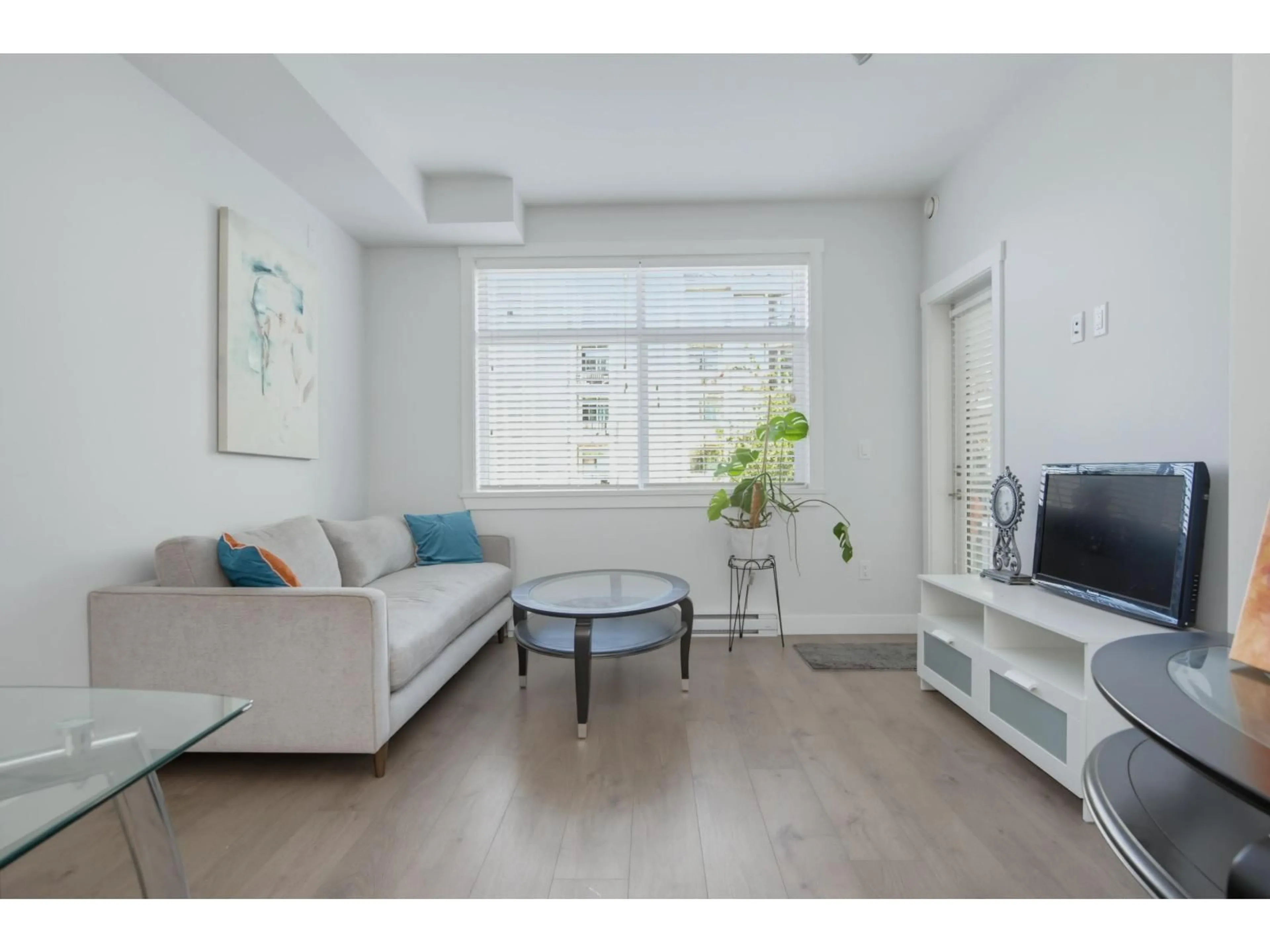 Living room with furniture, unknown for 214 - 20696 EASTLEIGH CRESCENT, Langley British Columbia V3A0M3