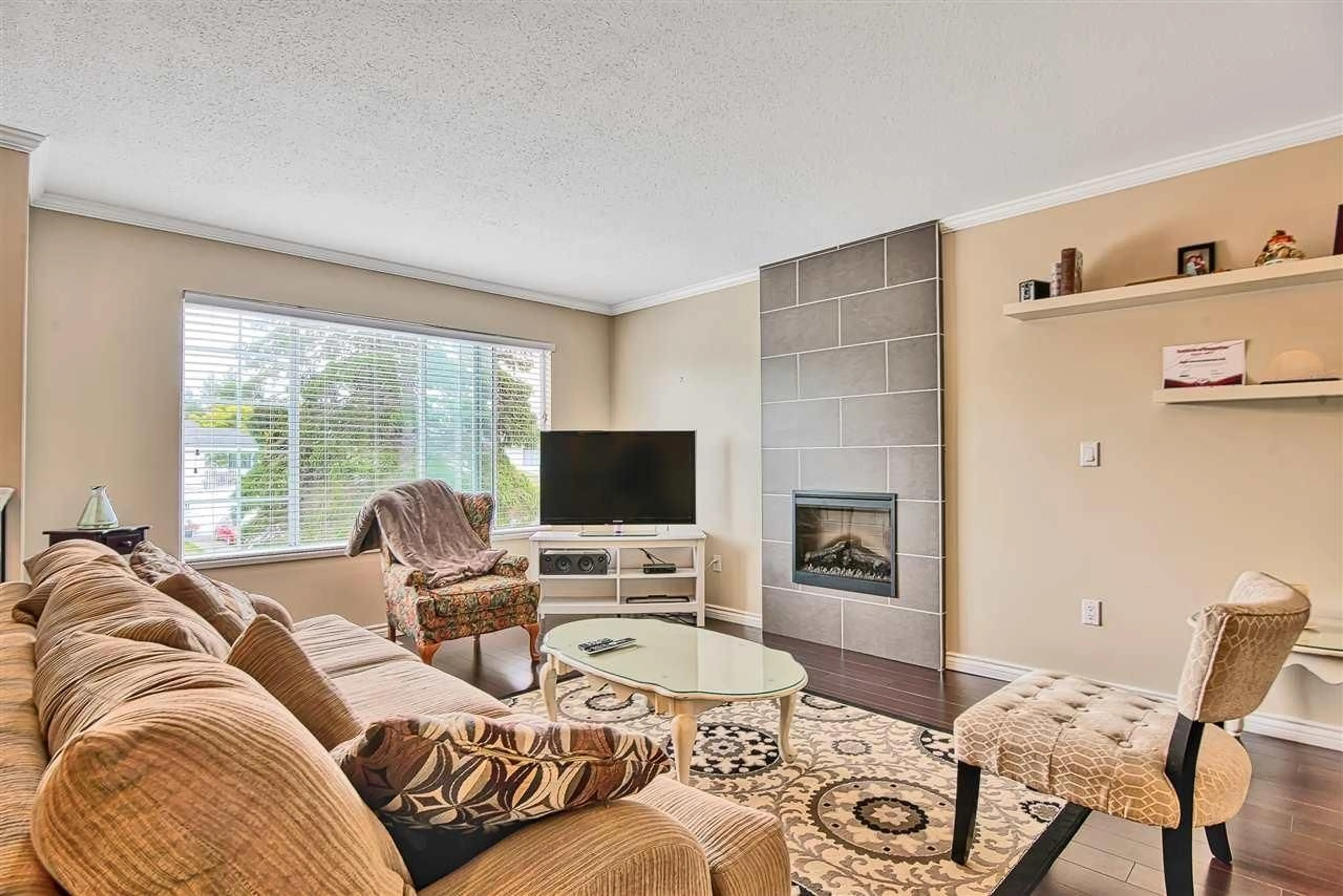 Living room with furniture, unknown for 6297 172A STREET, Surrey British Columbia V3S6V4