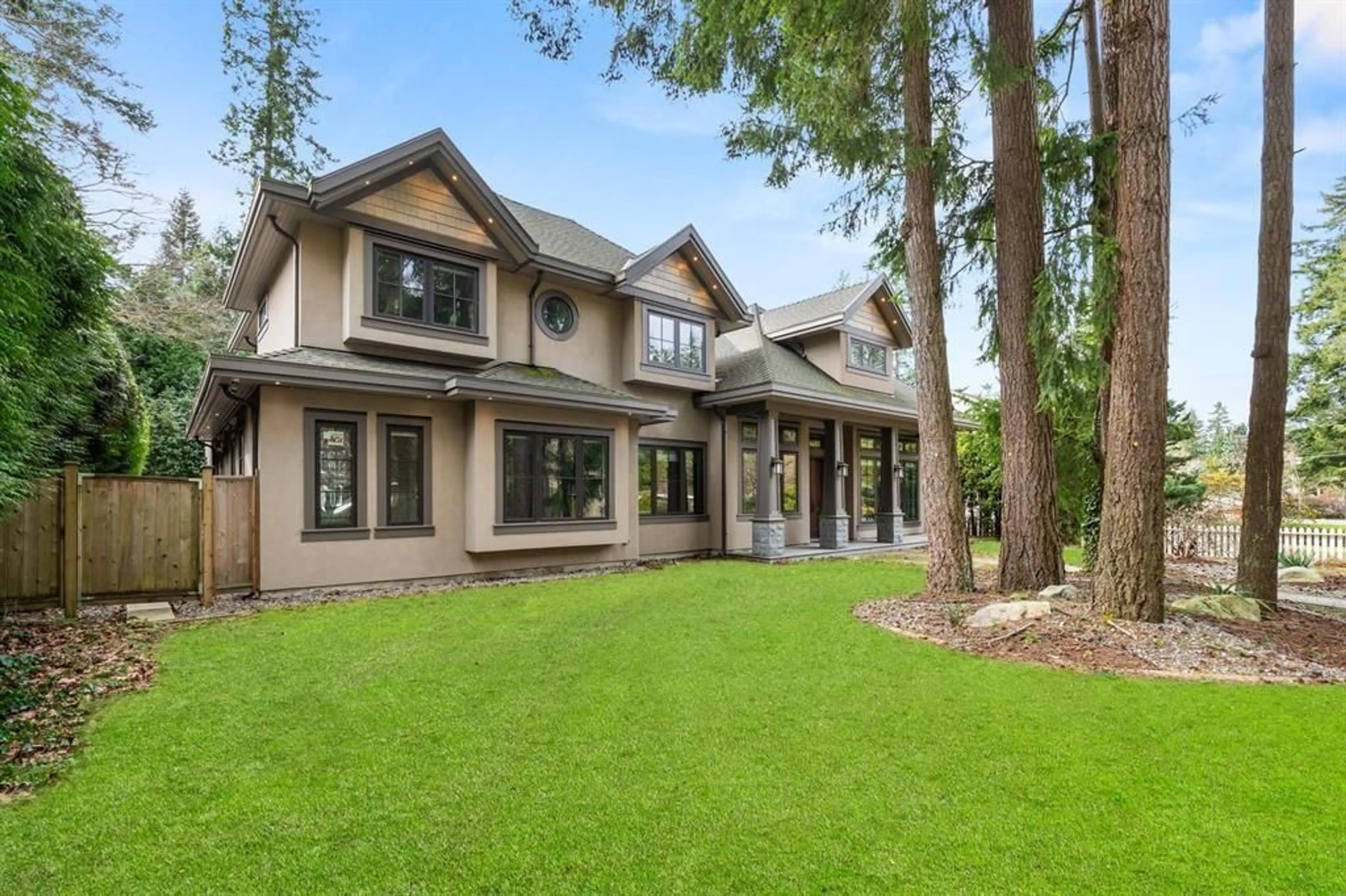 Home with brick exterior material, unknown for 13096 24 AVENUE, Surrey British Columbia V4A2G1