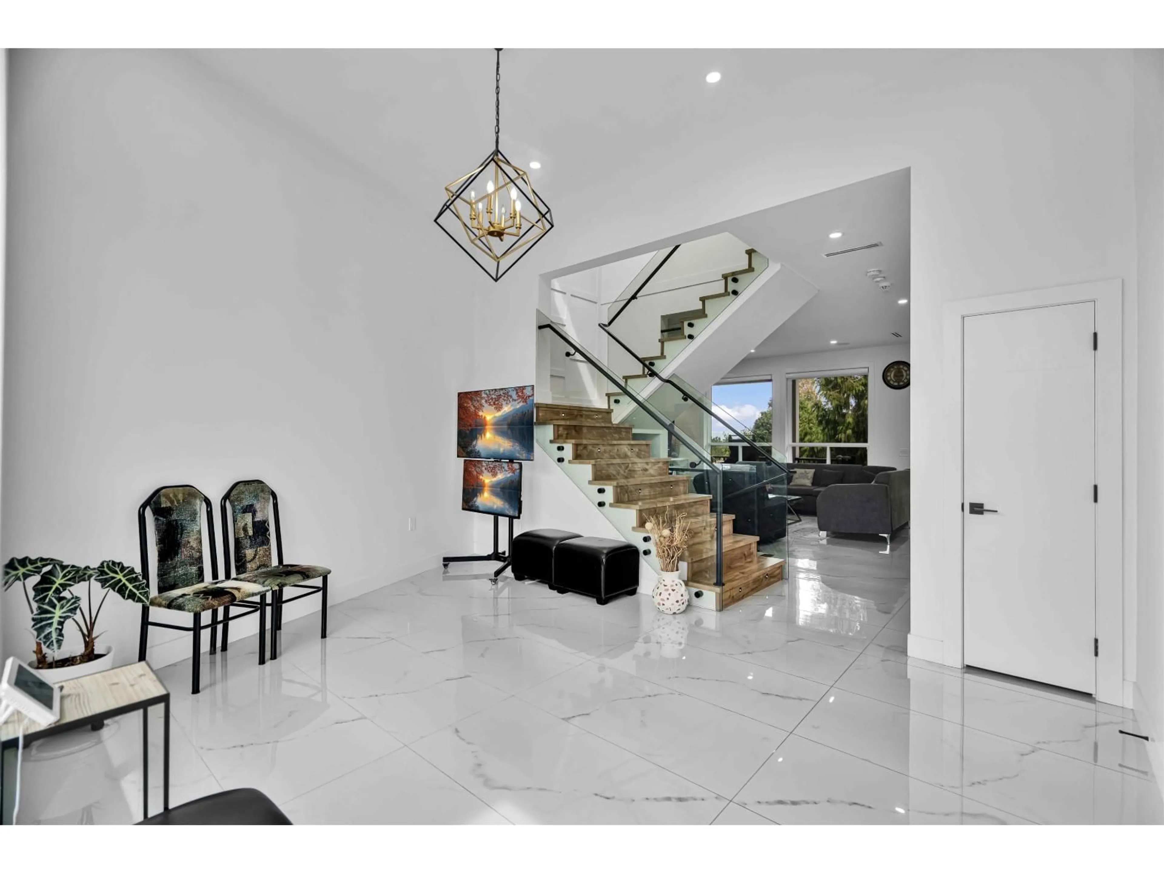 Indoor foyer for 6342 150A STREET, Surrey British Columbia V3S3H8