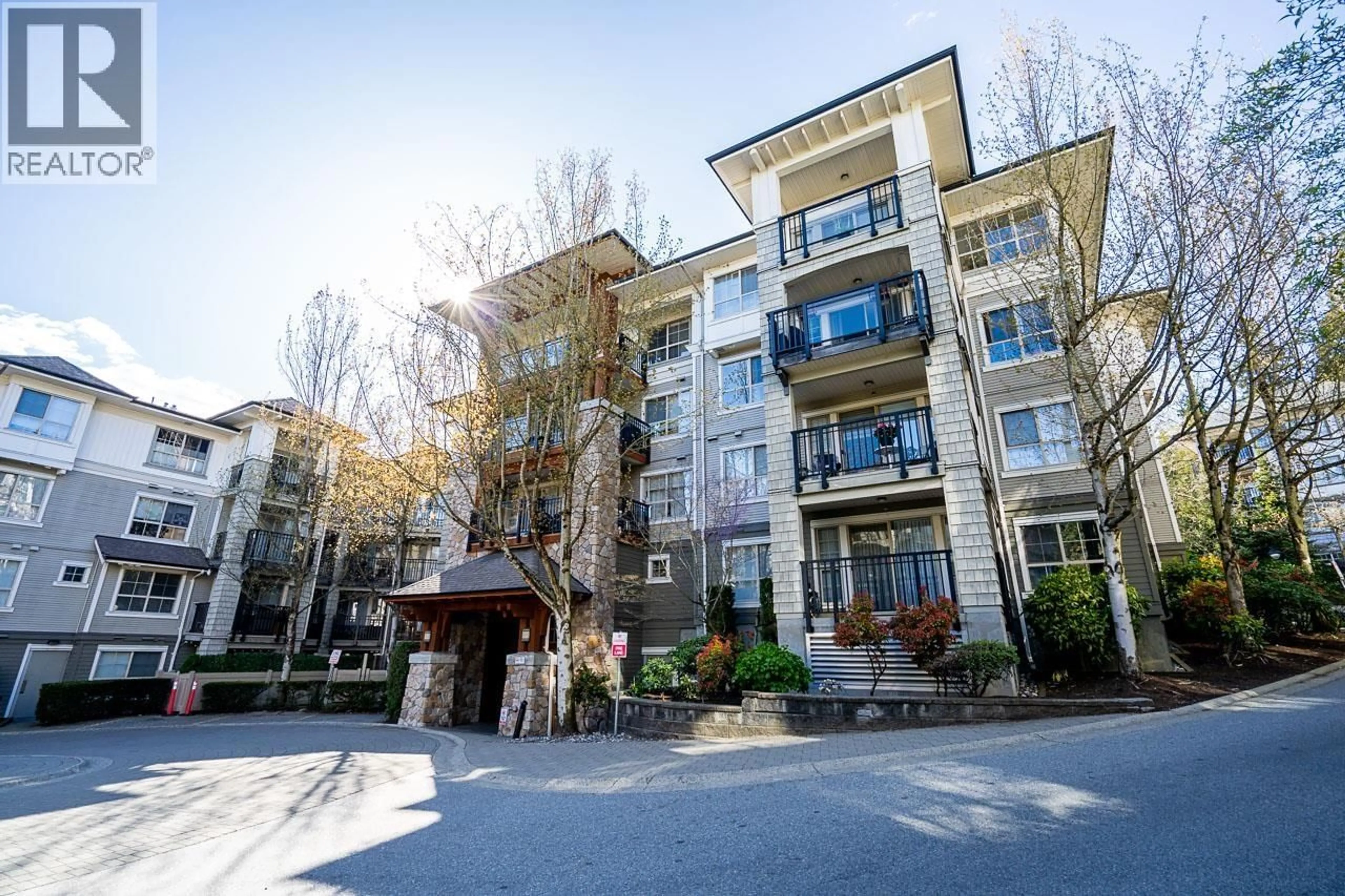 Patio, building for 414 - 2958 SILVER SPRING BOULEVARD, Coquitlam British Columbia V3E3R9