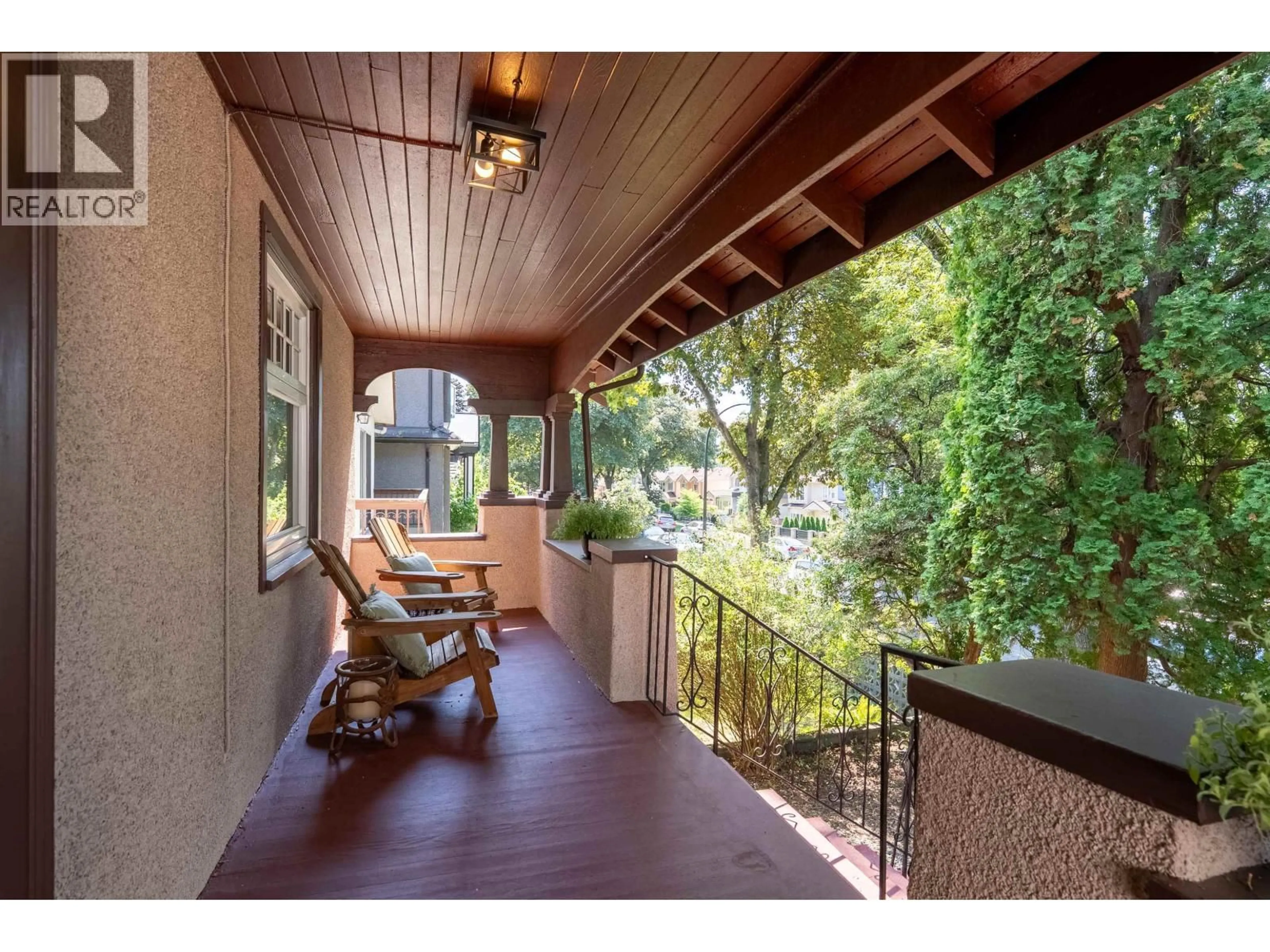 Patio, street for 4504 BEATRICE STREET, Vancouver British Columbia V5N4J2