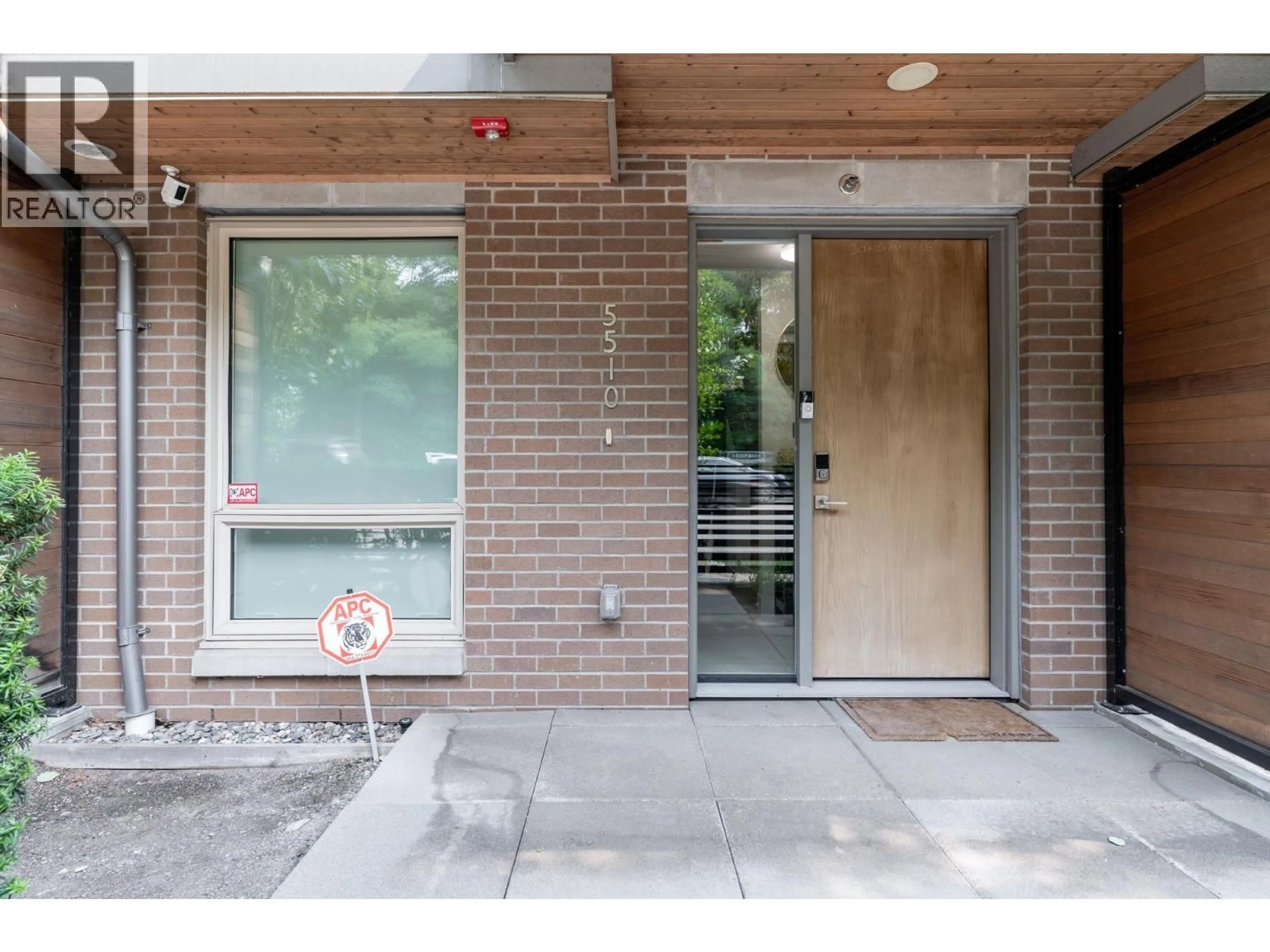 Home with brick exterior material, street for 5510 OAK STREET, Vancouver British Columbia V6M2V6