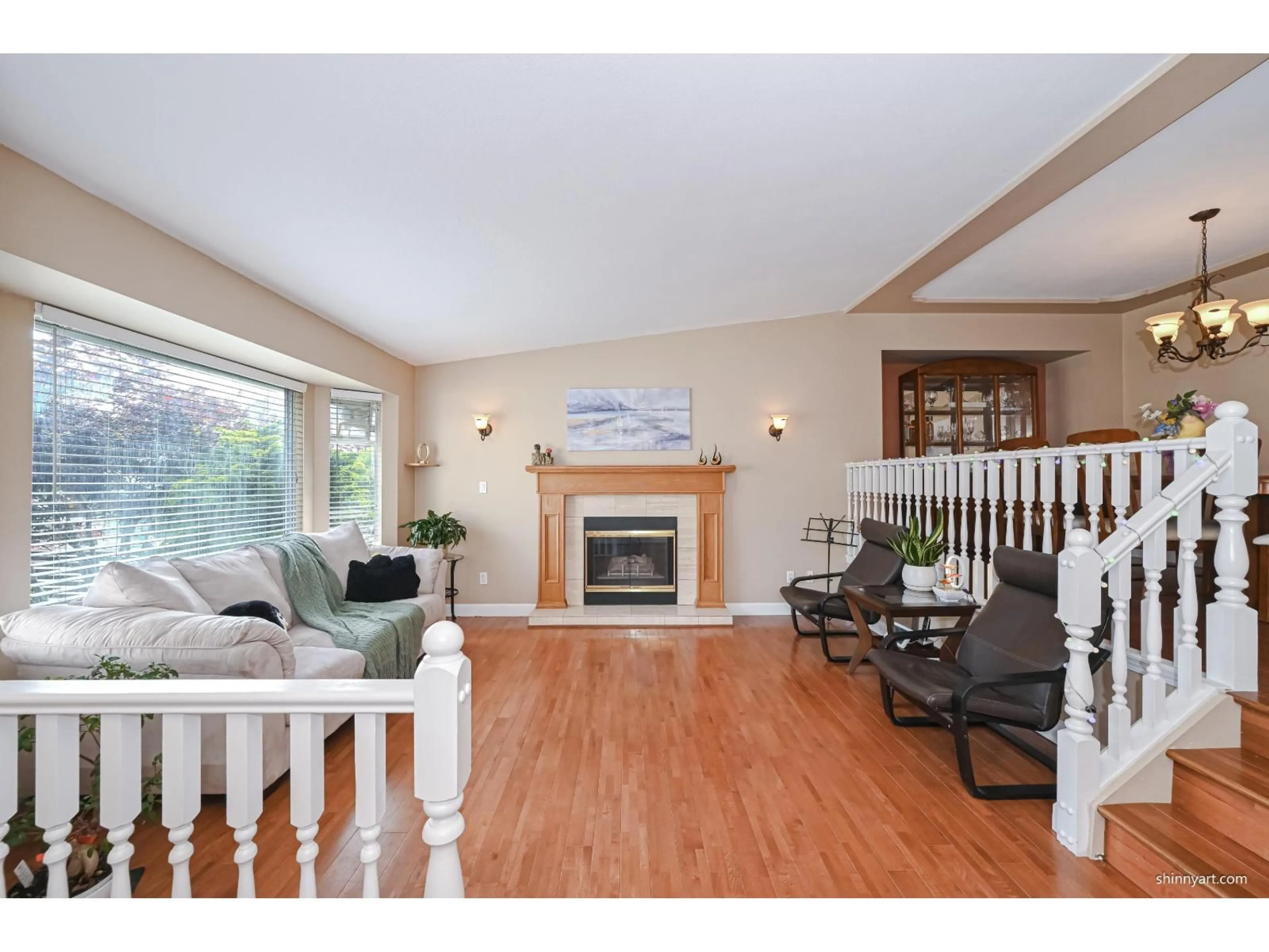 Living room with furniture, wood/laminate floor for 14961 86A AVENUE, Surrey British Columbia V3S7E8