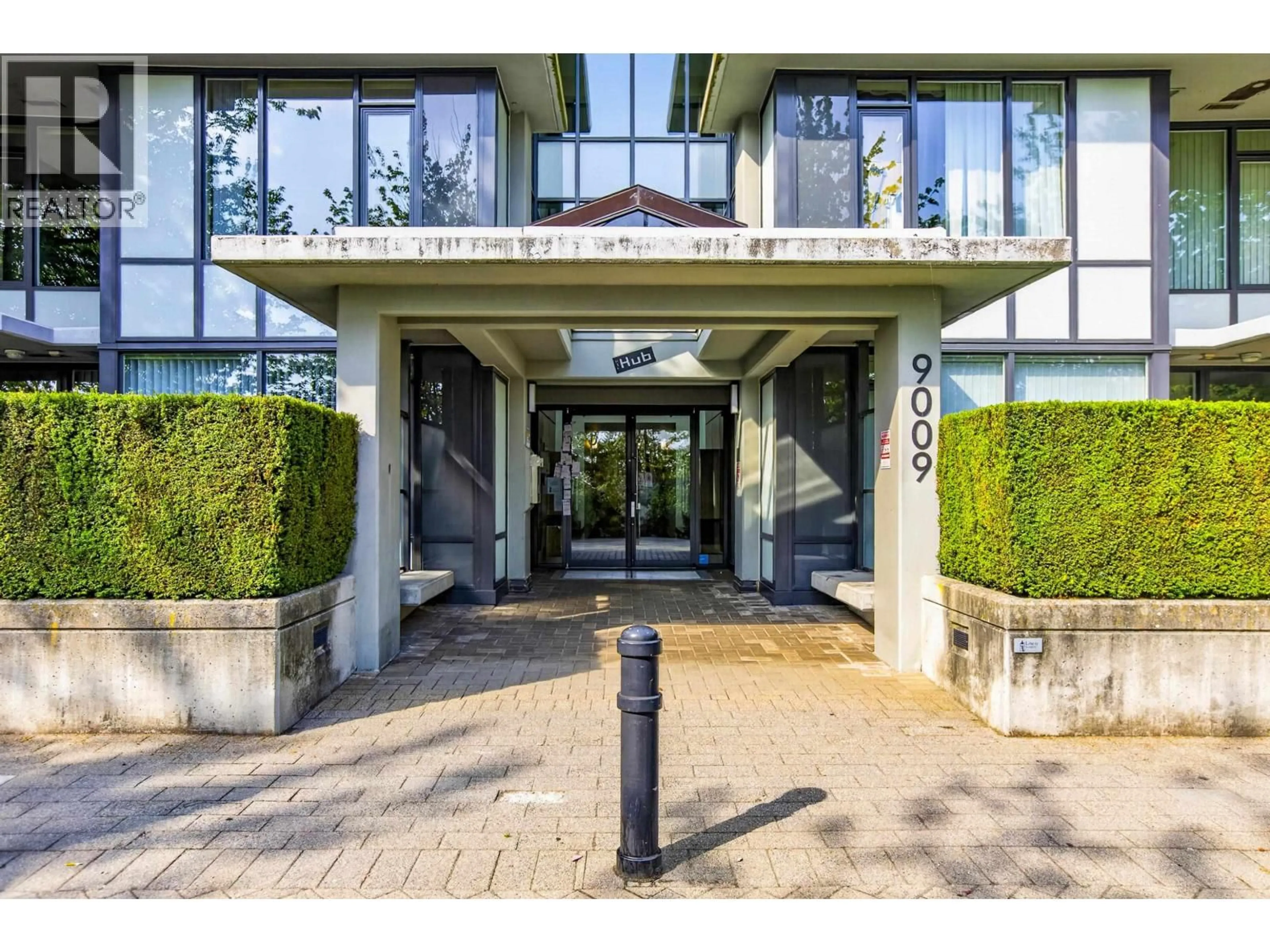 Indoor foyer for 635 - 9009 CORNERSTONE MEWS, Burnaby British Columbia V5A0B9
