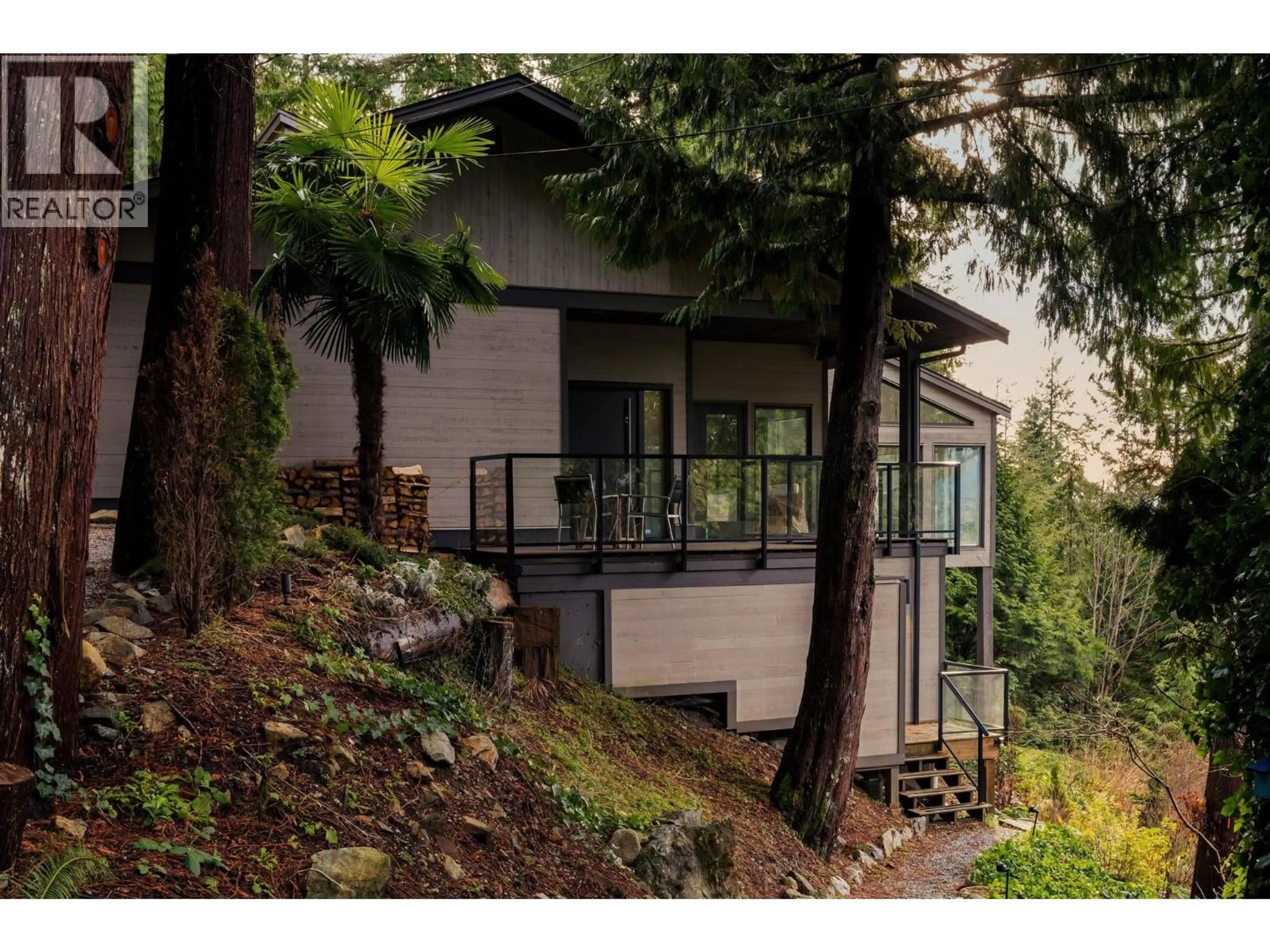 Home with vinyl exterior material, unknown for 470 TIMBERTOP DRIVE, Lions Bay British Columbia V0N2E0