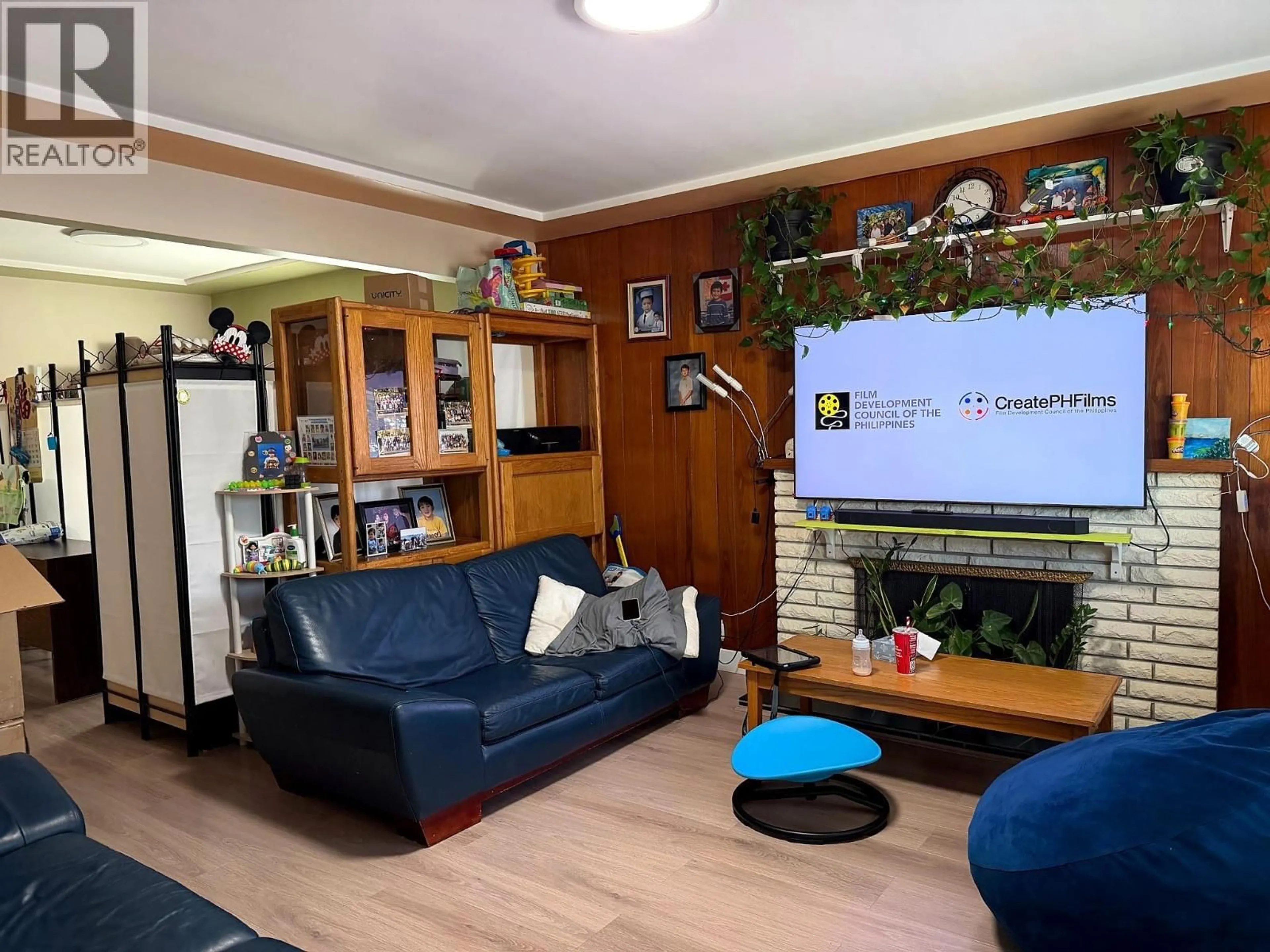 Living room with furniture, unknown for 374 54TH AVENUE, Vancouver British Columbia V5X1L2