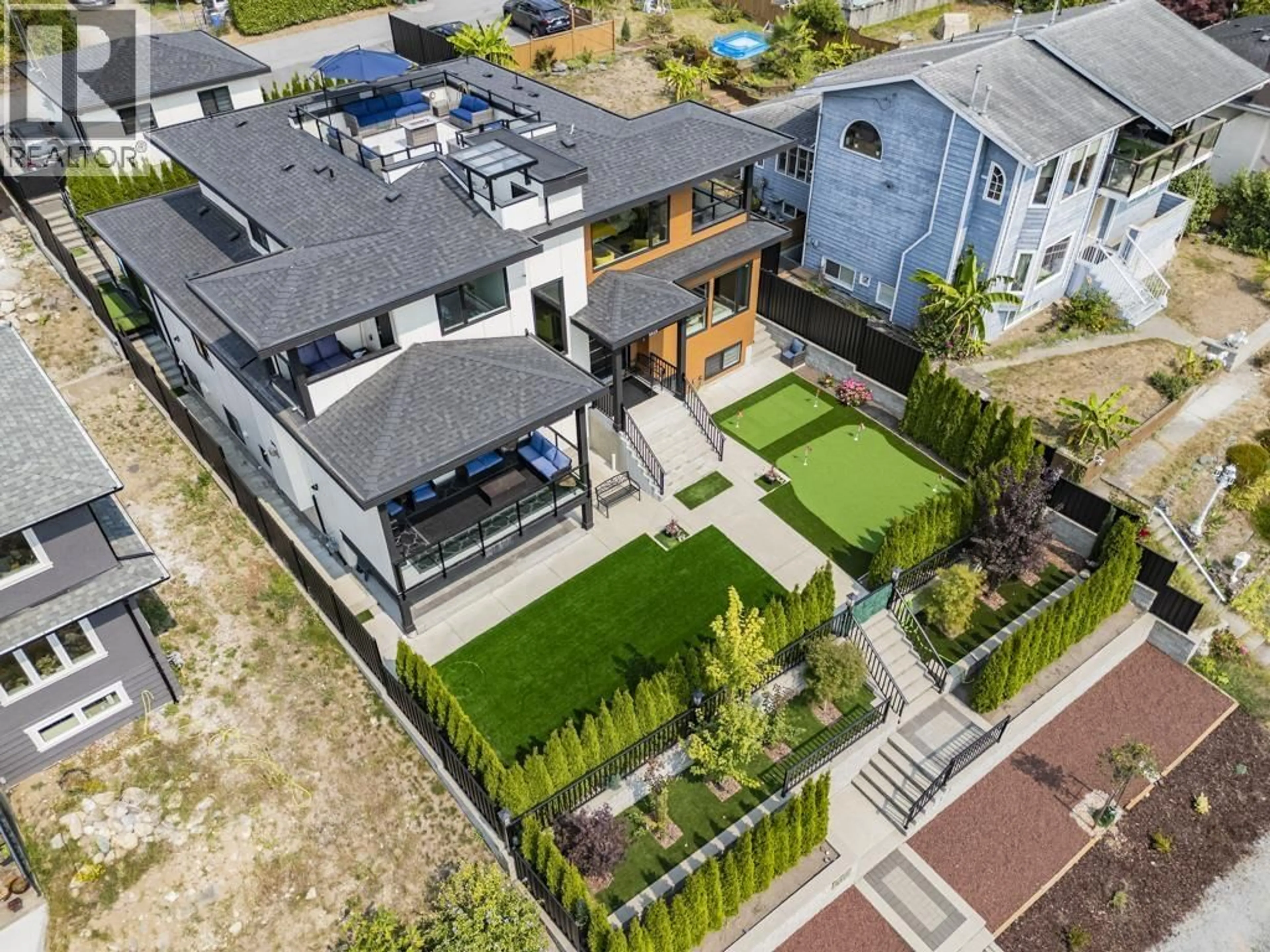 A pic from outside/outdoor area/front of a property/back of a property/a pic from drone, street for 4479 CARSON STREET, Burnaby British Columbia V5J2Y3