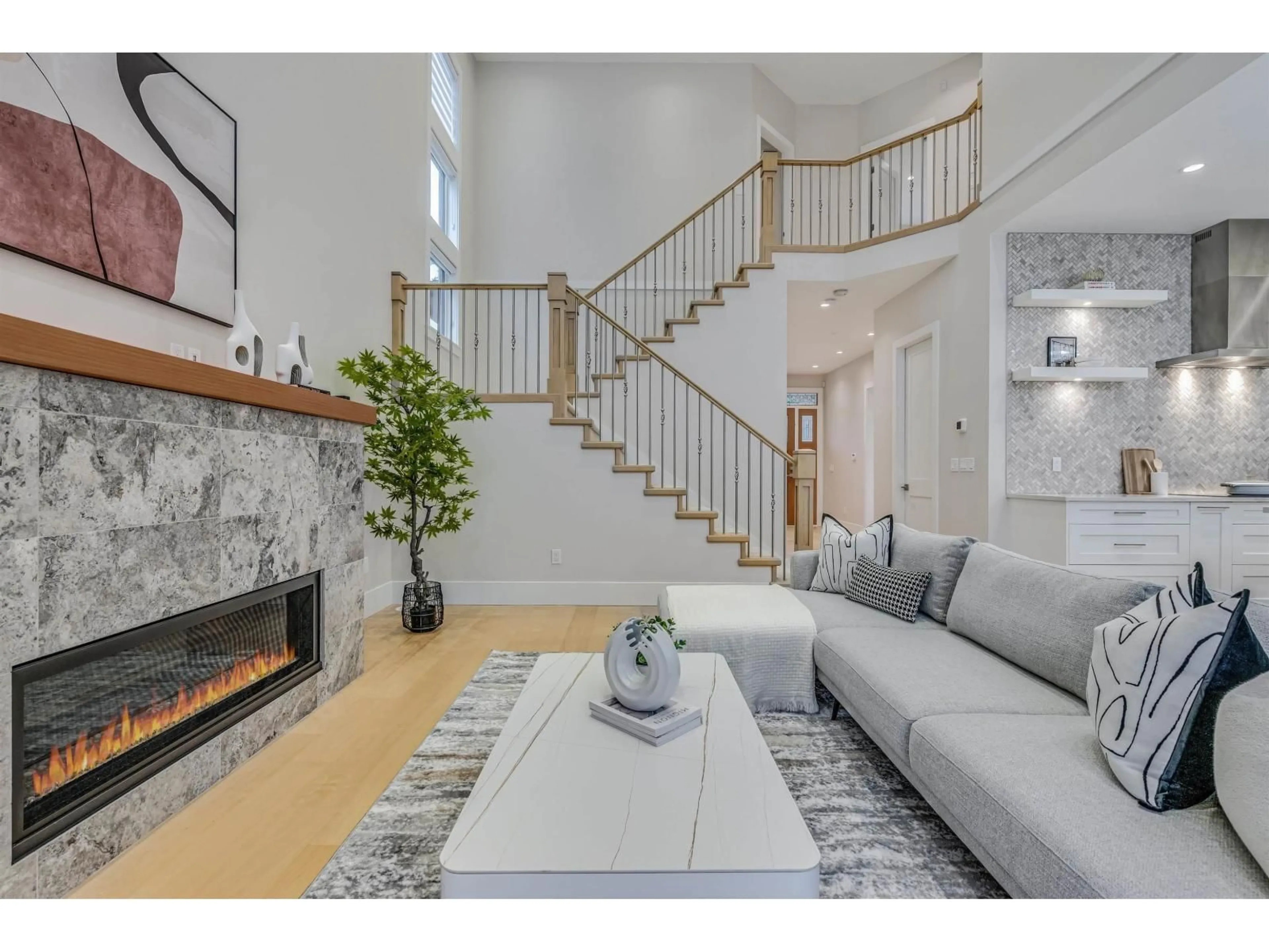 Living room with furniture, unknown for 15387 PACIFIC AVENUE, White Rock British Columbia V4B1R3