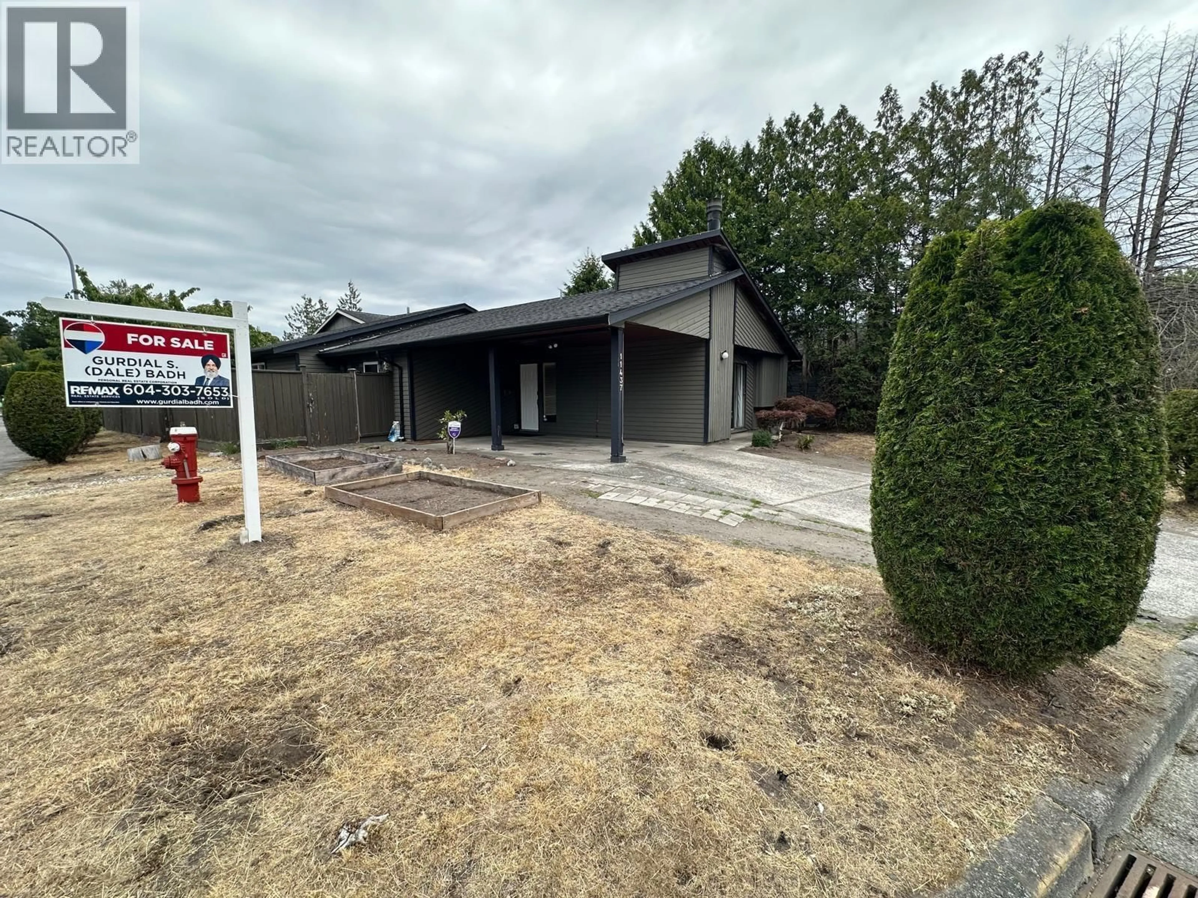 A pic from outside/outdoor area/front of a property/back of a property/a pic from drone, building for 11437 KINGCOME AVENUE, Richmond British Columbia V7A4T5